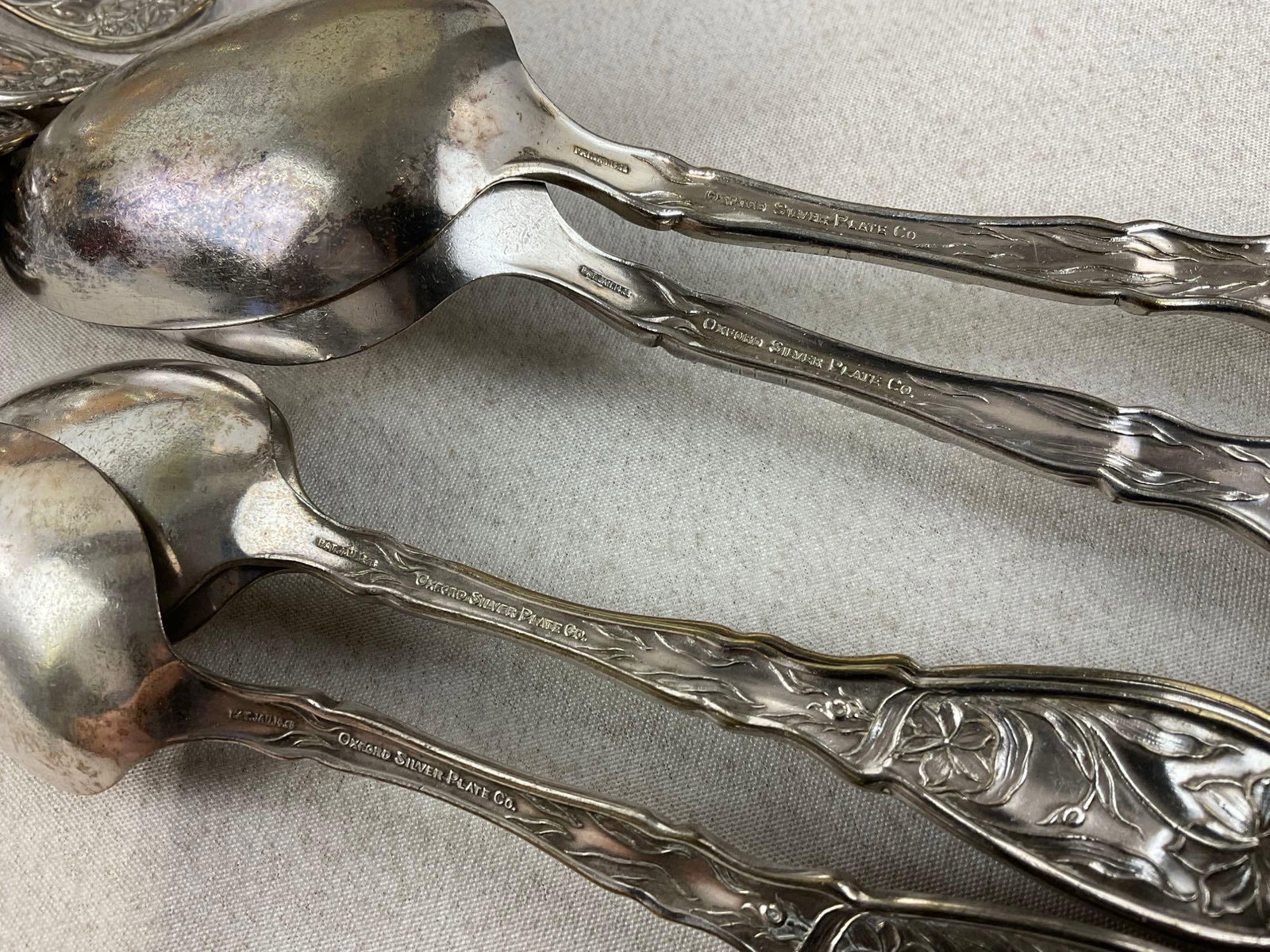 Vintage Oxford Silver Plate Flatware w/case, 25 pcs, Forks, Spoons, Serving Spoons, & Butter Knives - 4