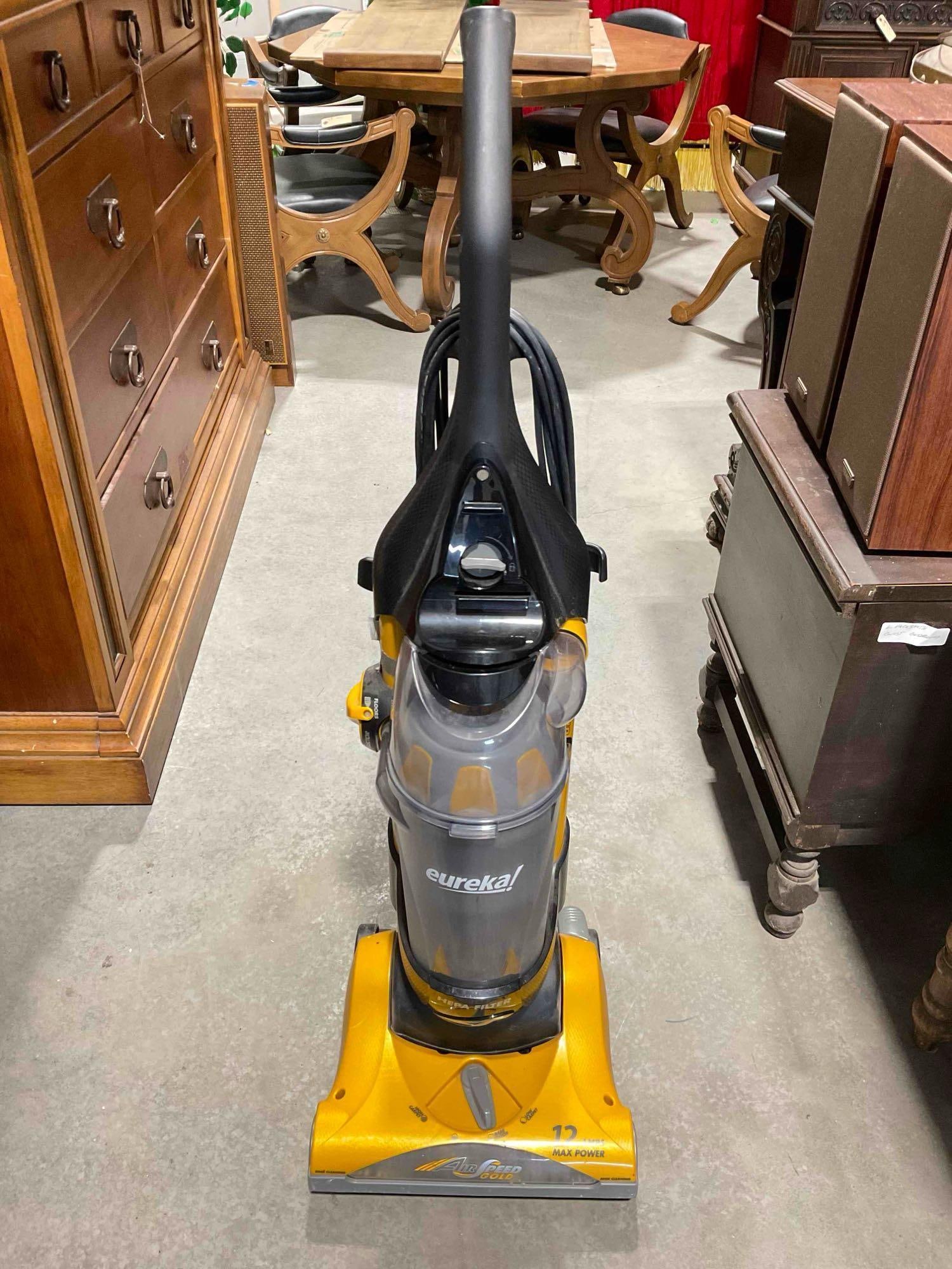 Eureka Airspeed Gold Bagless Vacuum Cleaner Model AS1001. Tested, Works. As Is Condition (1 of 7)