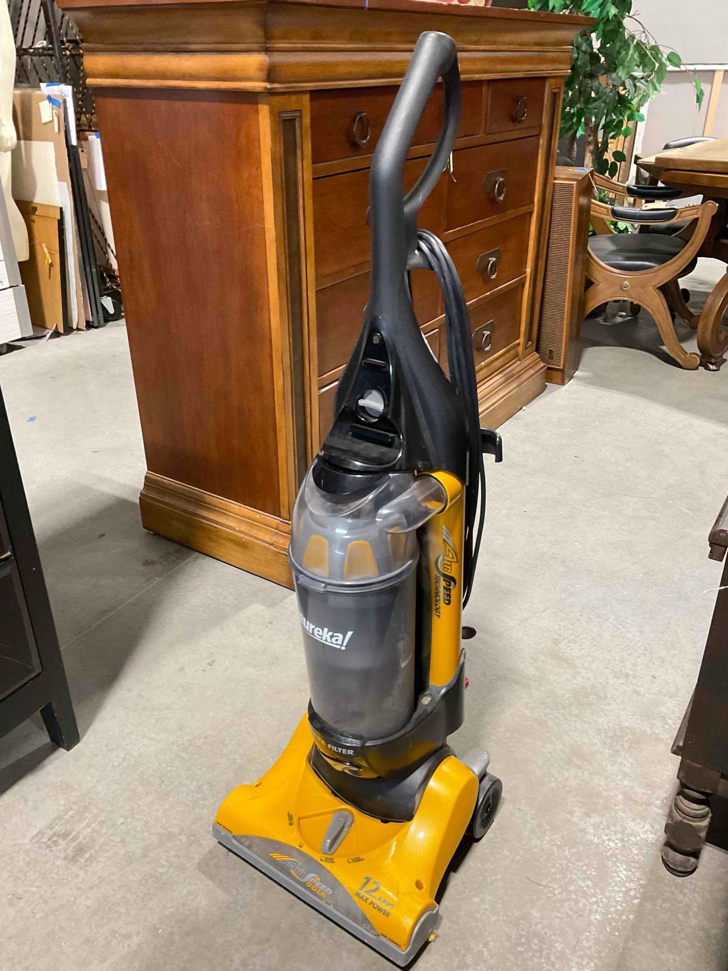 Eureka Airspeed Gold Bagless Vacuum Cleaner Model AS1001. Tested, Works. As Is Condition - 2