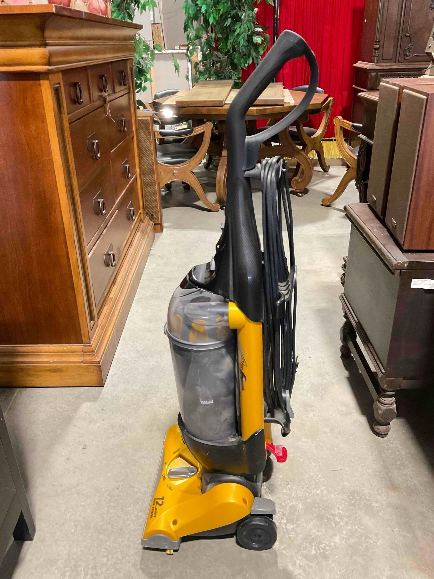 Eureka Airspeed Gold Bagless Vacuum Cleaner Model AS1001. Tested, Works. As Is Condition - 6