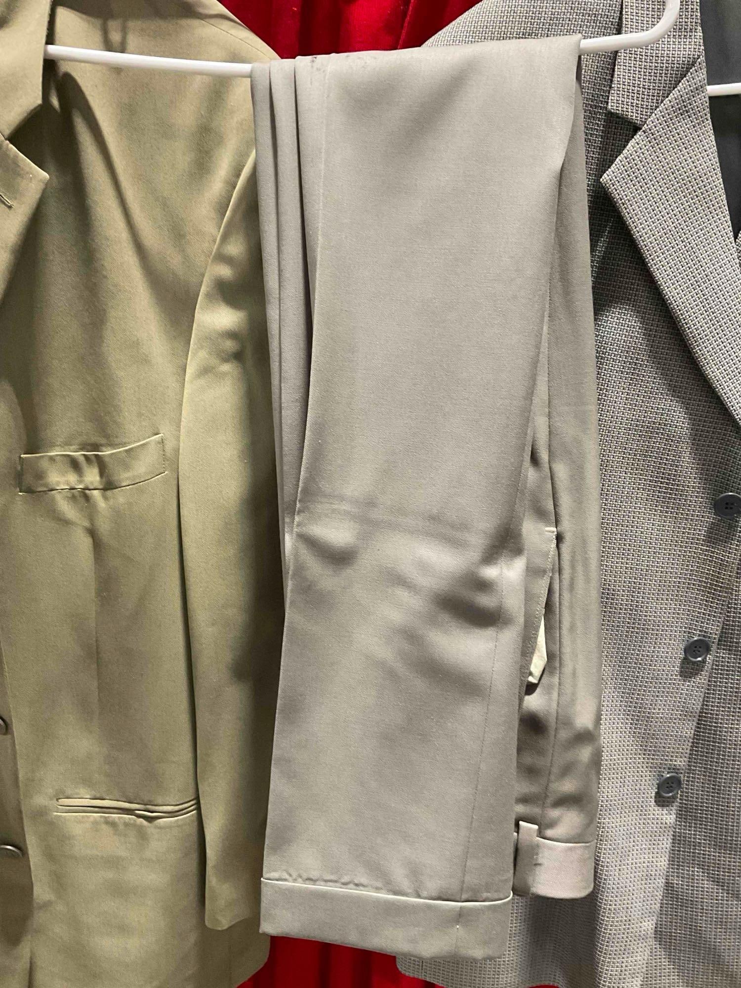 10 pcs Men's Clothing Collection, incl. Brooks Brothers Khaki Suit, North End Jacket & More! - 19