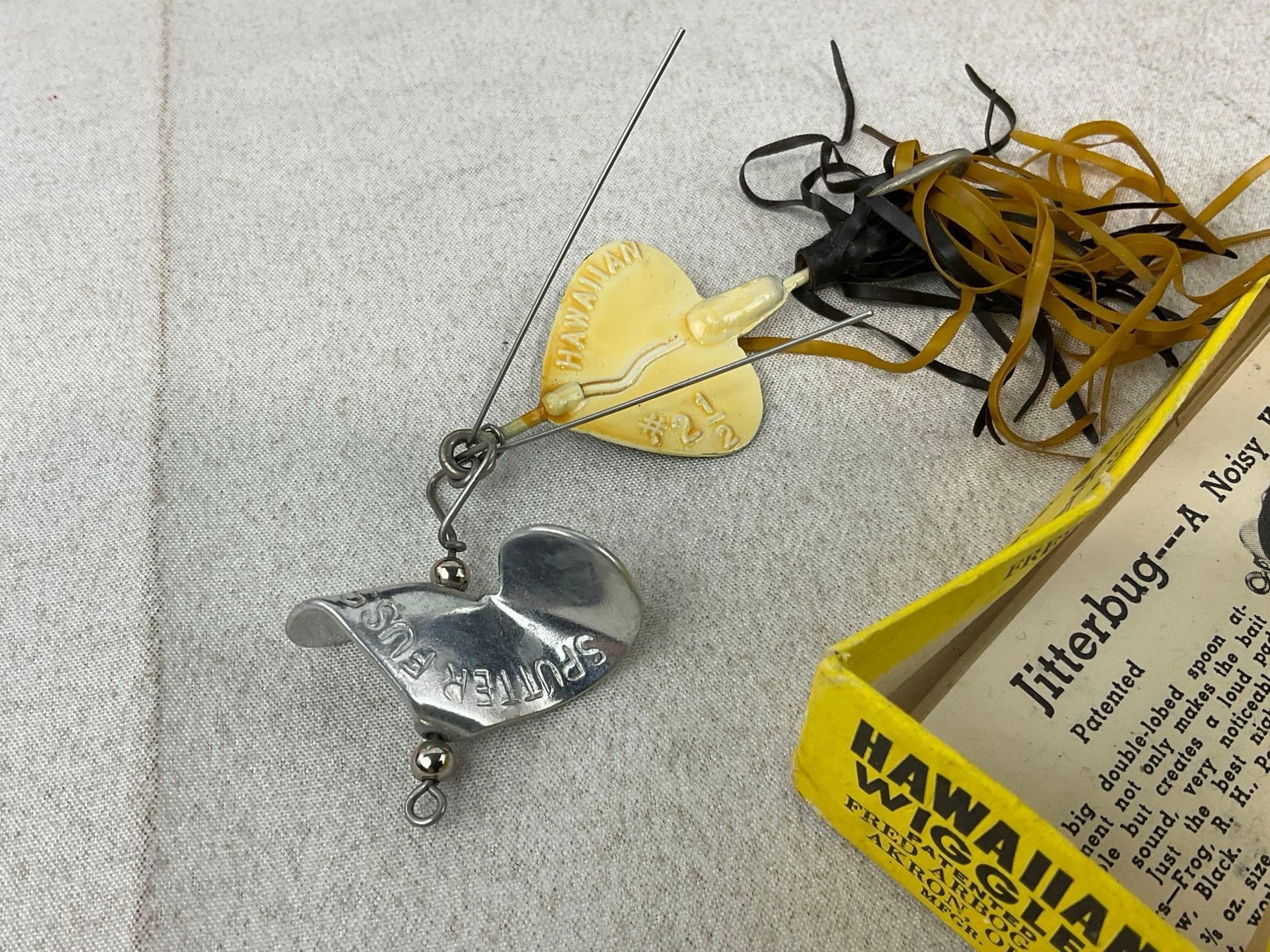 3x Fred Arbogast Lures, 2x Hawaiian Wigglers, 1 #2 1/2 & another, LNIB, some signs of age - 4