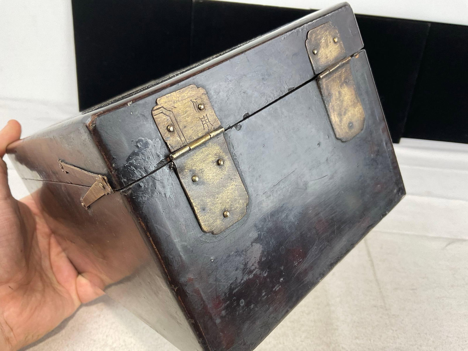 Vintage Chinese Travel Vanity & Jewelry Box, Folding Mirrors, Cosmetic organization inside, no key - 7