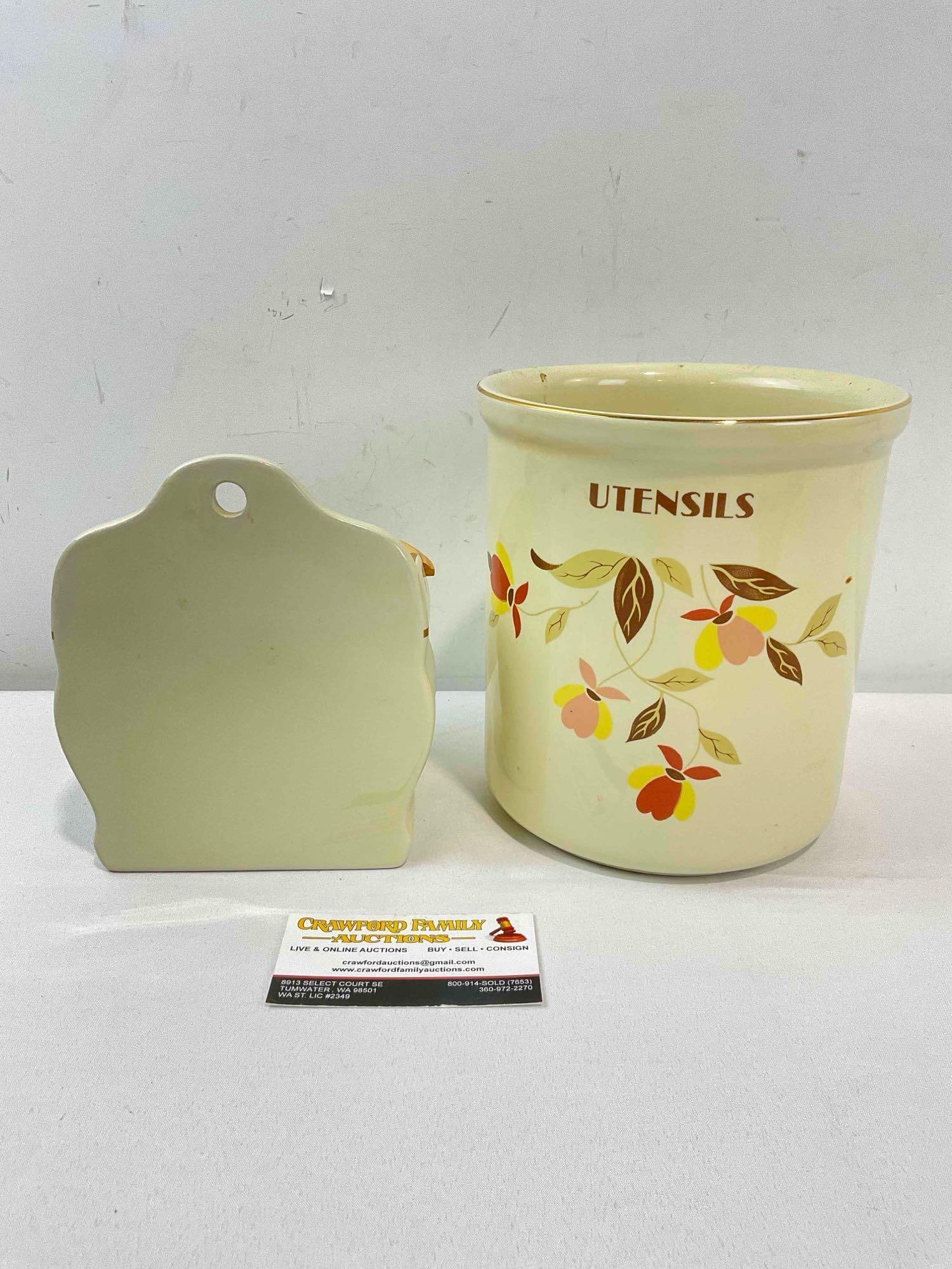 2 pcs Ceramic Kitchen Canisters w/ Autumn Leaf Pattern, 1x Vintage Hall & 1x Ceramic Specialties. - 7