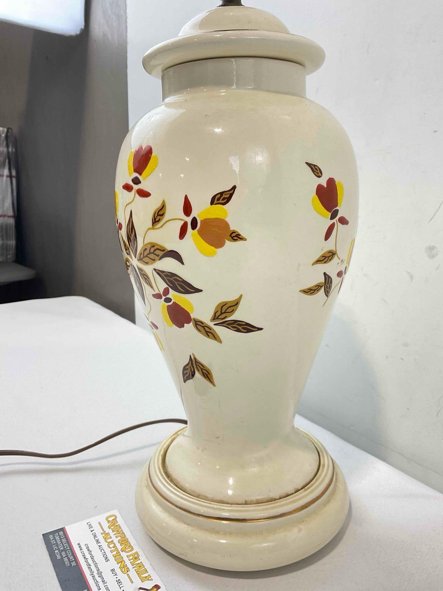 Vintage 1970s Duncan Off White Ceramic Table Lamp w/ Painted Autumn Florals. Tested, Works. - 2