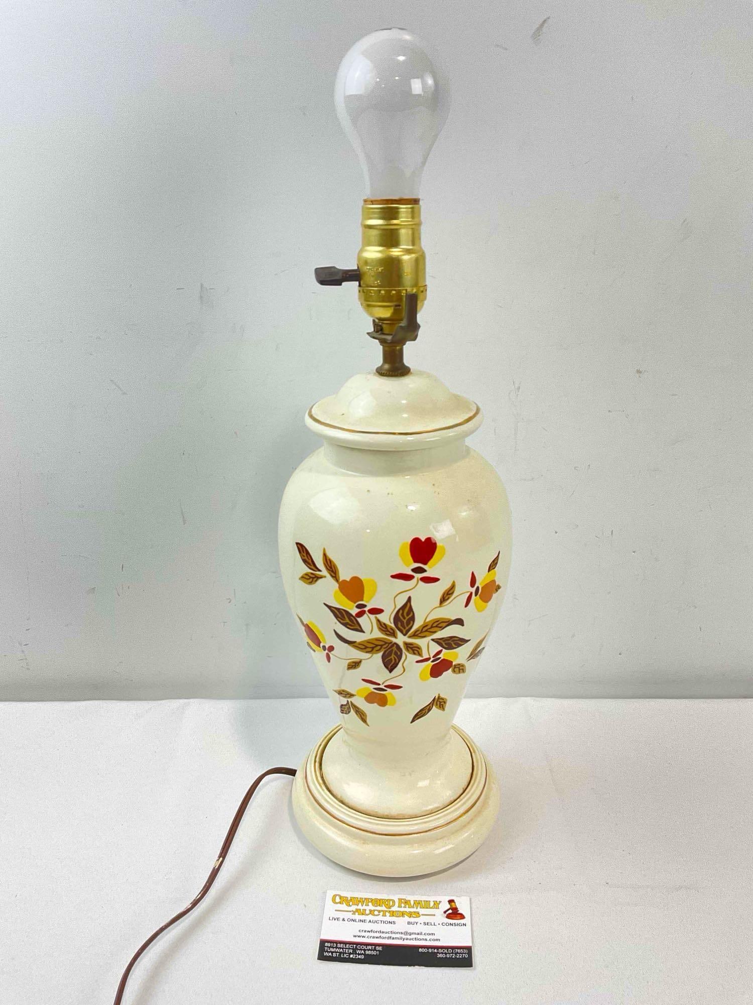 Vintage 1970s Duncan Off White Ceramic Table Lamp w/ Painted Autumn Florals. Tested, Works. - 3