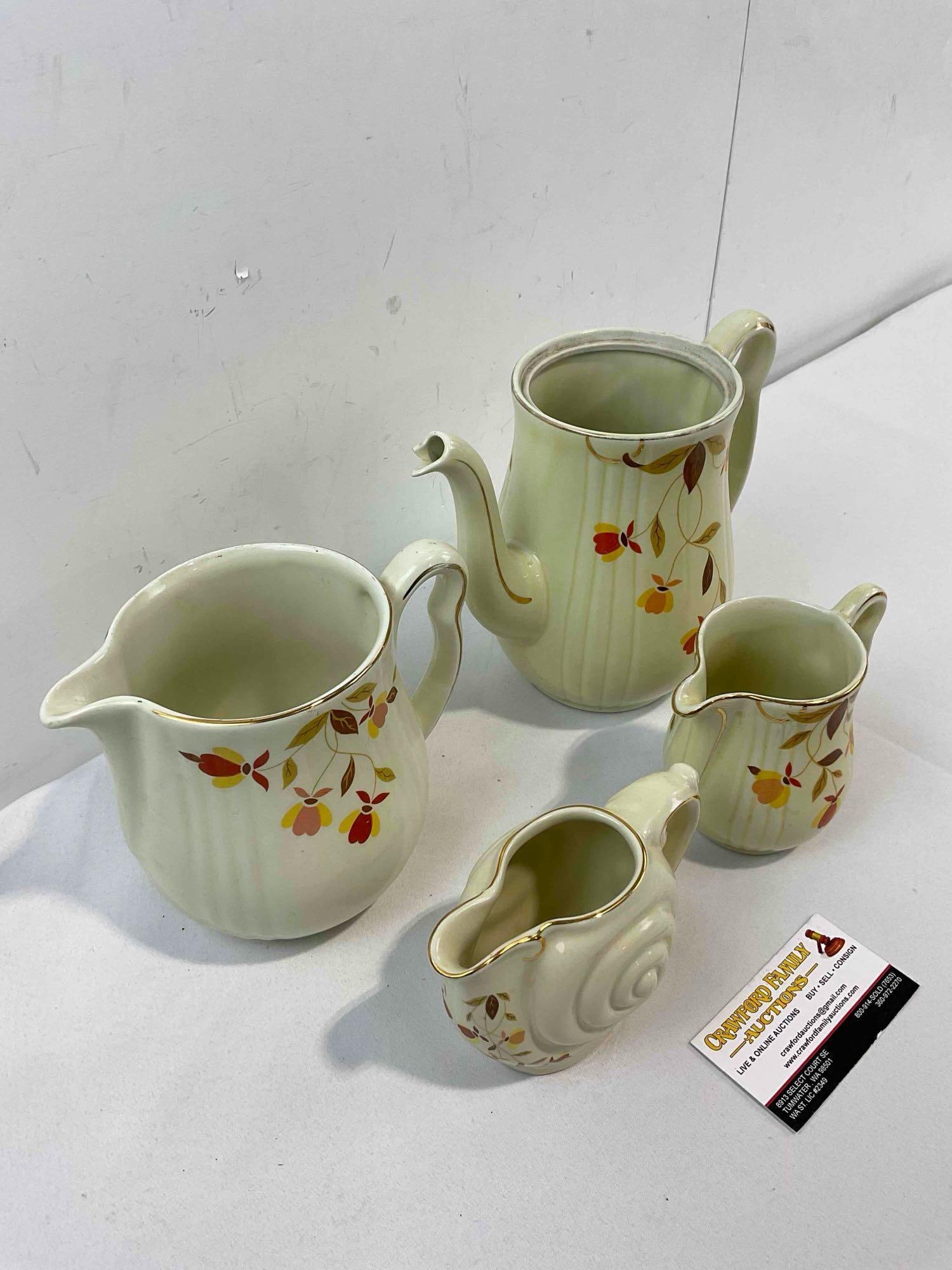 4 pcs Vintage Hall Ceramics in Autumn Leaf Pattern, incl. 2x Creamers, 1x Pitcher & 1x Teapot. - 3