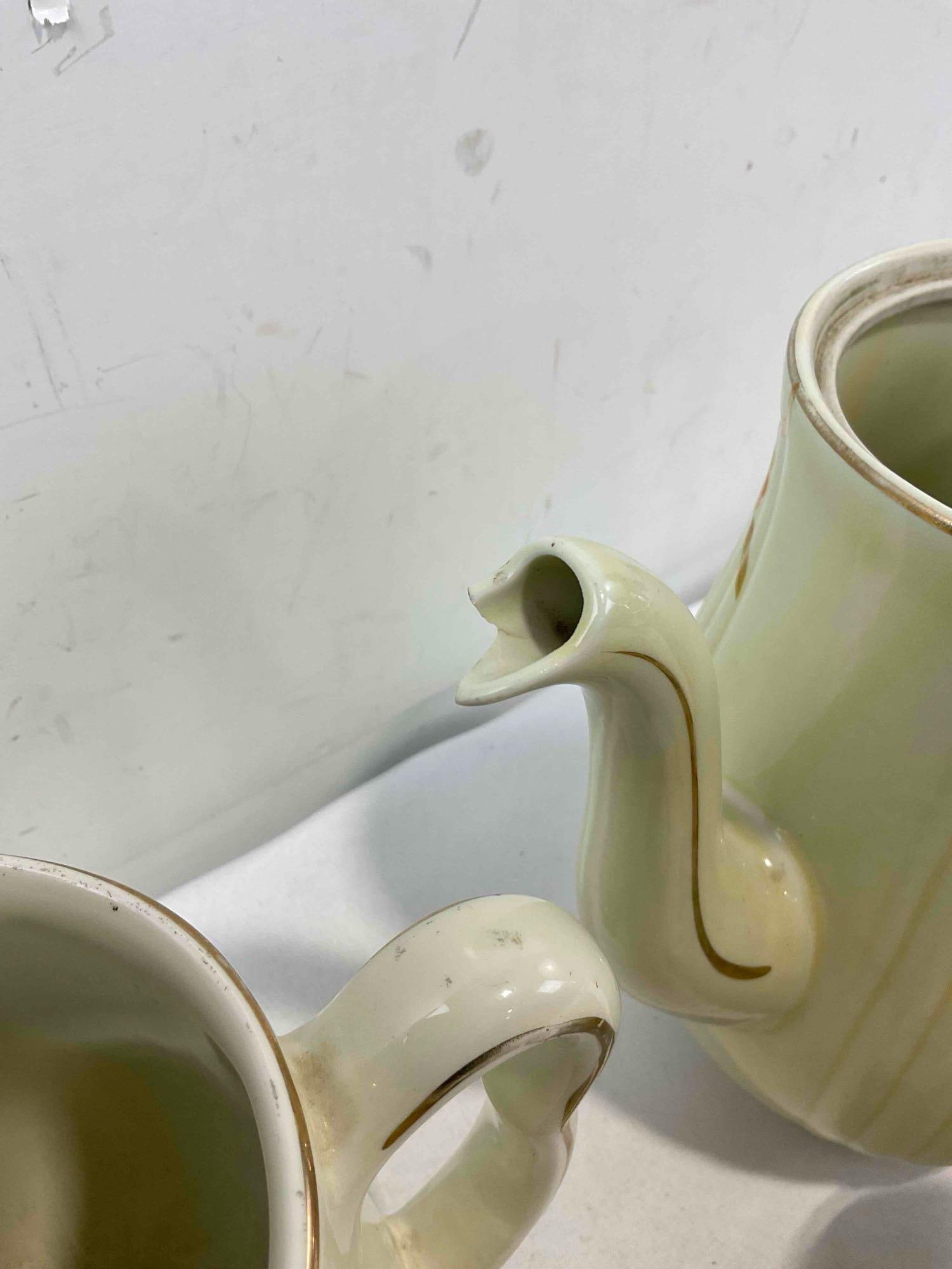4 pcs Vintage Hall Ceramics in Autumn Leaf Pattern, incl. 2x Creamers, 1x Pitcher & 1x Teapot. - 4