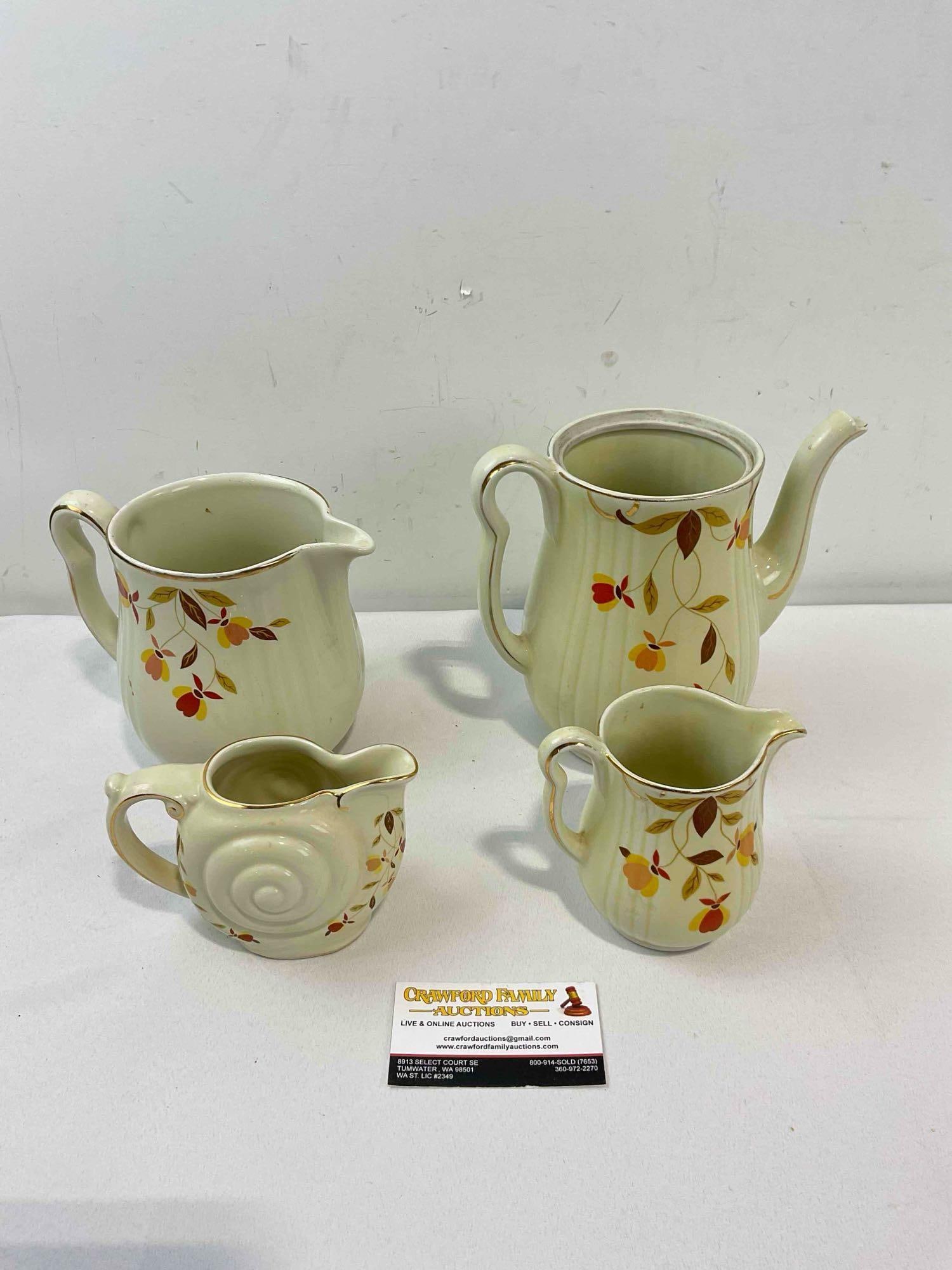 4 pcs Vintage Hall Ceramics in Autumn Leaf Pattern, incl. 2x Creamers, 1x Pitcher & 1x Teapot. - 5