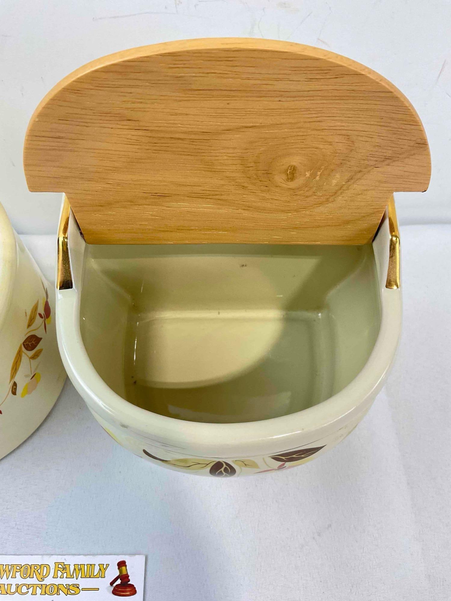 2 pcs Ceramic Salt Cellars w/ Autumn Leaf Pattern, 1x Unmarked, 1x Ceramic Specialties. See pics. - 5
