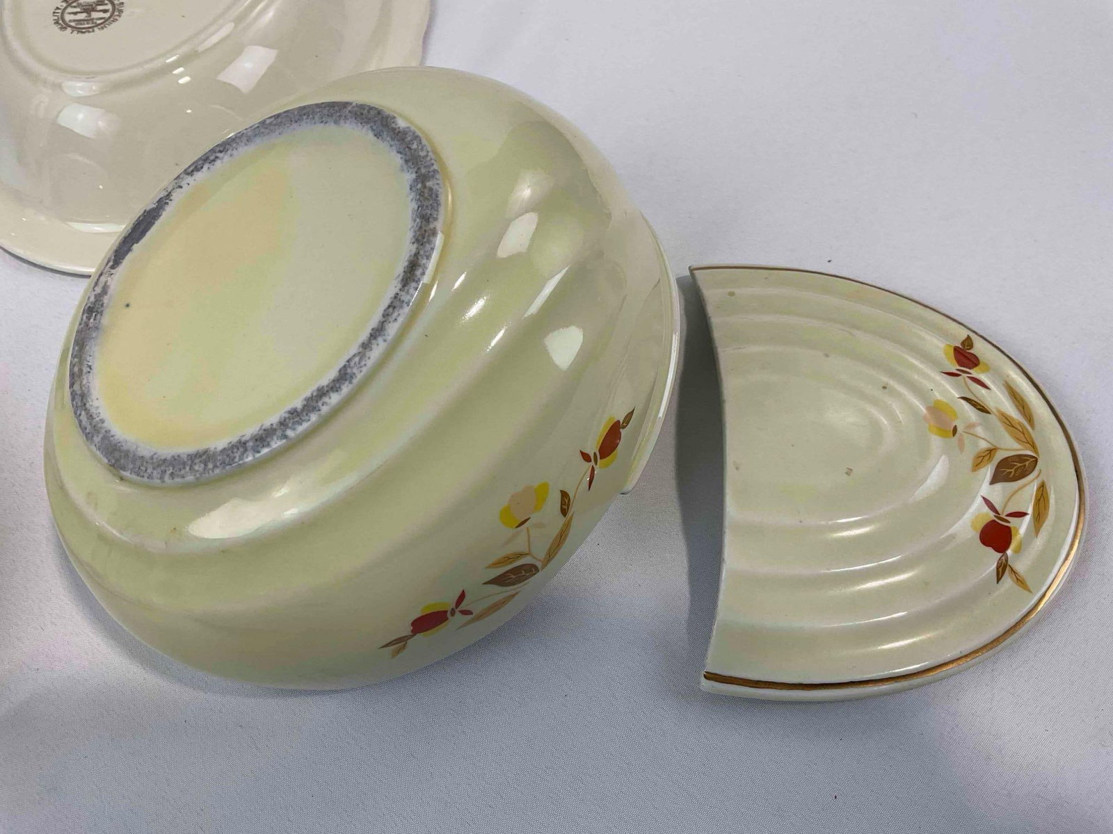 7 pcs Vintage Ceramic Assortment w/ Hall China's Autumn Leaf Pattern, incl. Bowls & More! - 7