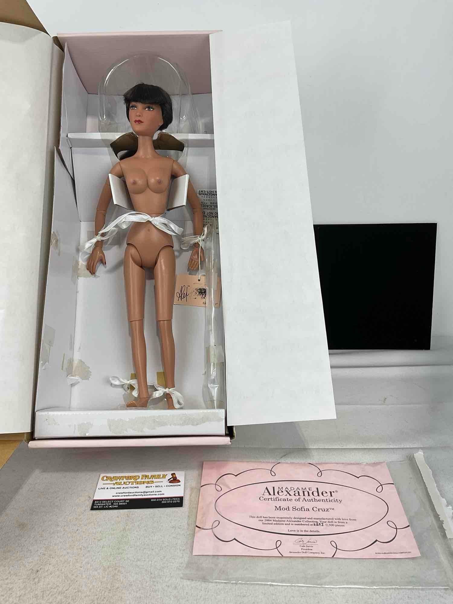 2004 Madame Alexander Mod Sofia Cruz Doll, #d 0307/2500, 16 inch tall in original box w/COA: Appears to be in good shape. The piece measures approx 20h x 9w x 6d inches. See pics. E-6160