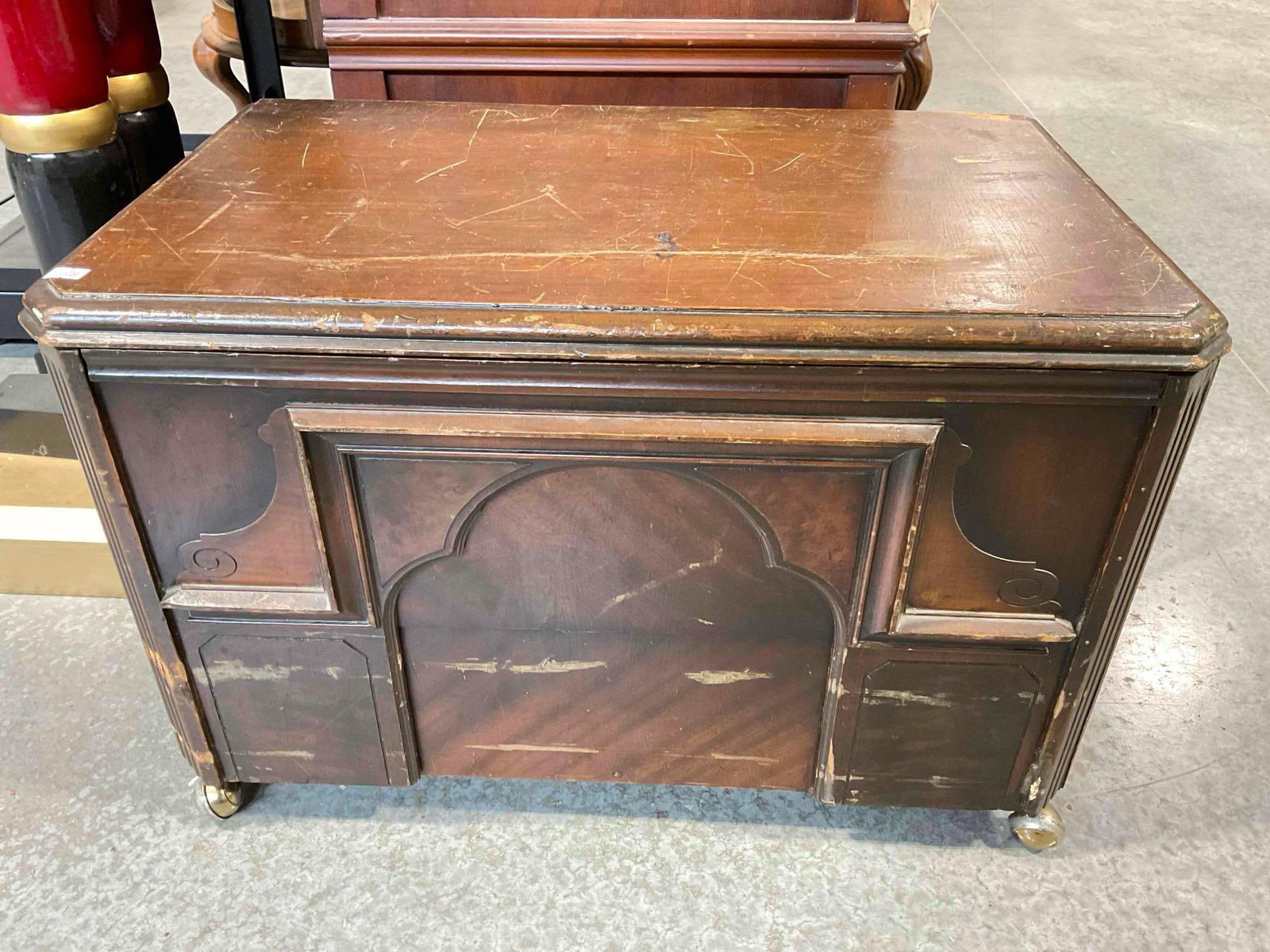 Vintage Wooden Storage Chest w/ Castors. Fair Condition. See pics. (1 of 5)