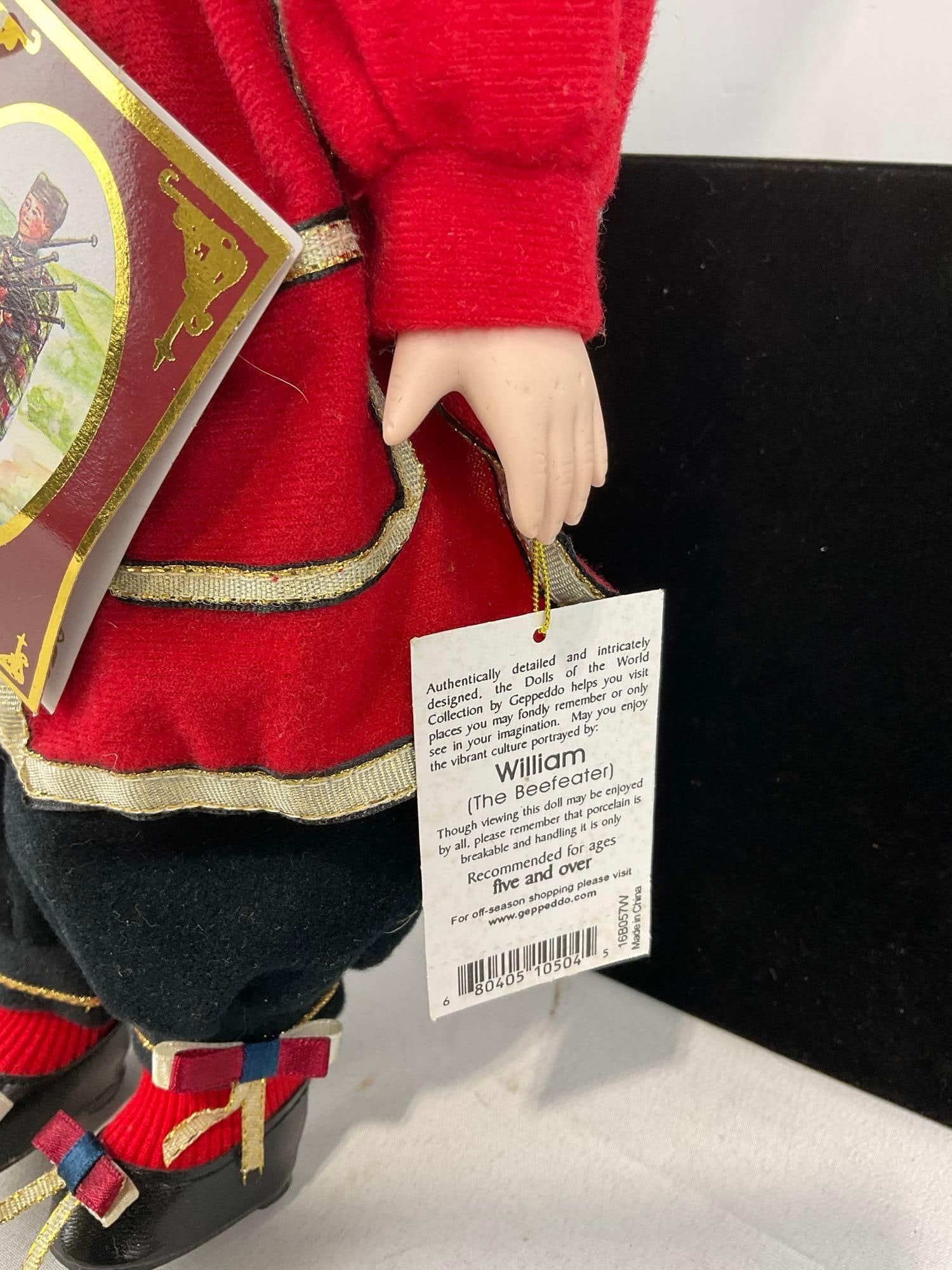 Set of 3 Geppeddo Dolls, Snow White & Robin Hood Fairy Tale Series, & William the Beefeater, 16 i... - 7