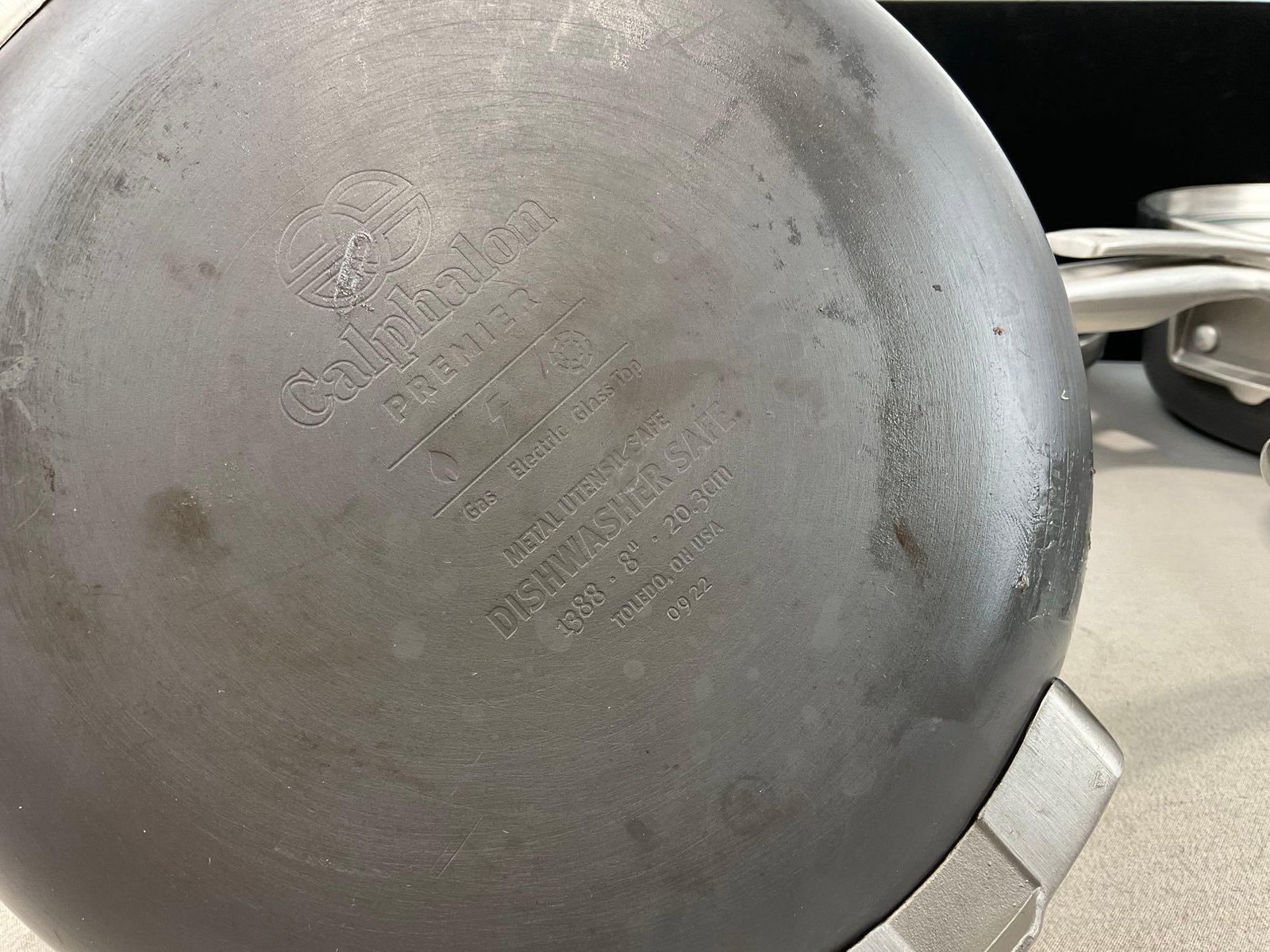 Calphalon Premier 8 inch, & 10 inch Skillet, w/lid, 1.5 Qt & 2.5 Qt Pot w/lids - 4