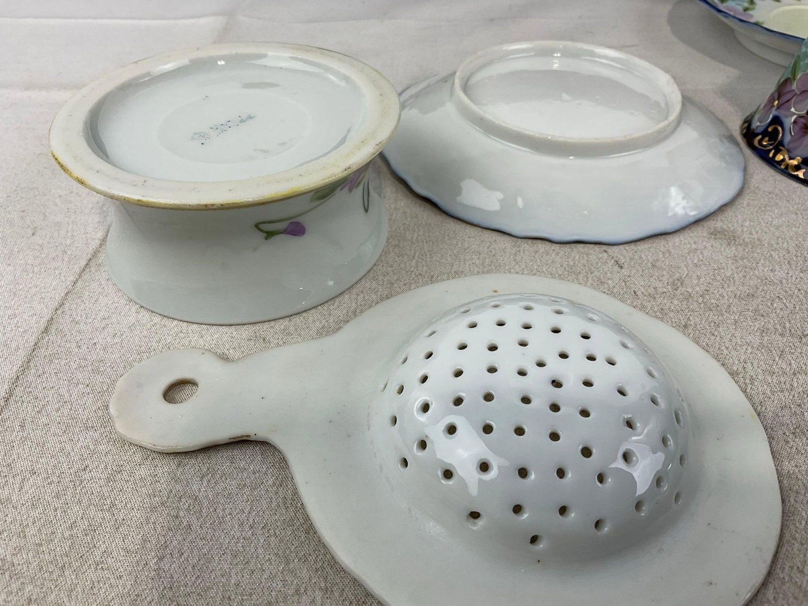 Vintage Teacup & Saucer Set, 4 cups, 5 saucers, & Teacup Strainer w/bowl, Unmarked, Cobalt & Floral - 4