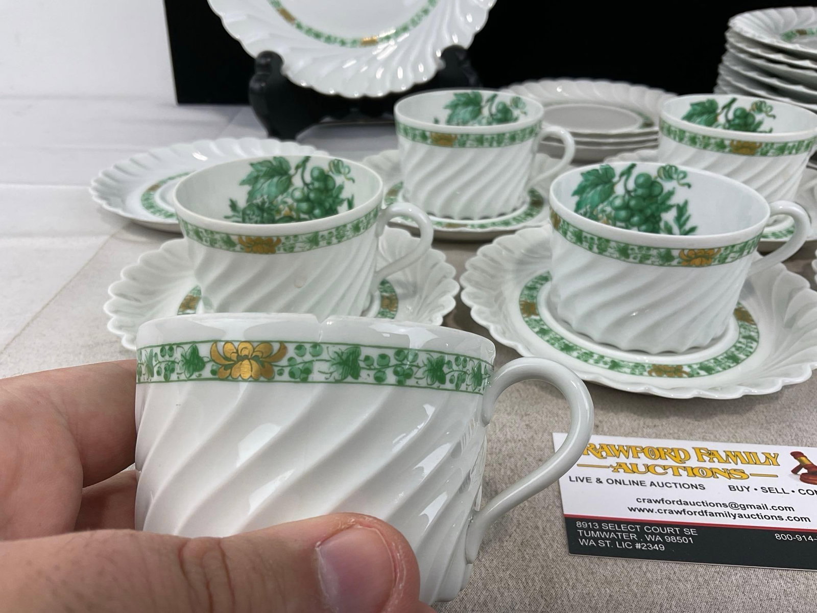 Haviland Limoges Porcelain China, 10 Dinner Plates, 6 Cups & 9 Saucers, Calais pattern - 4