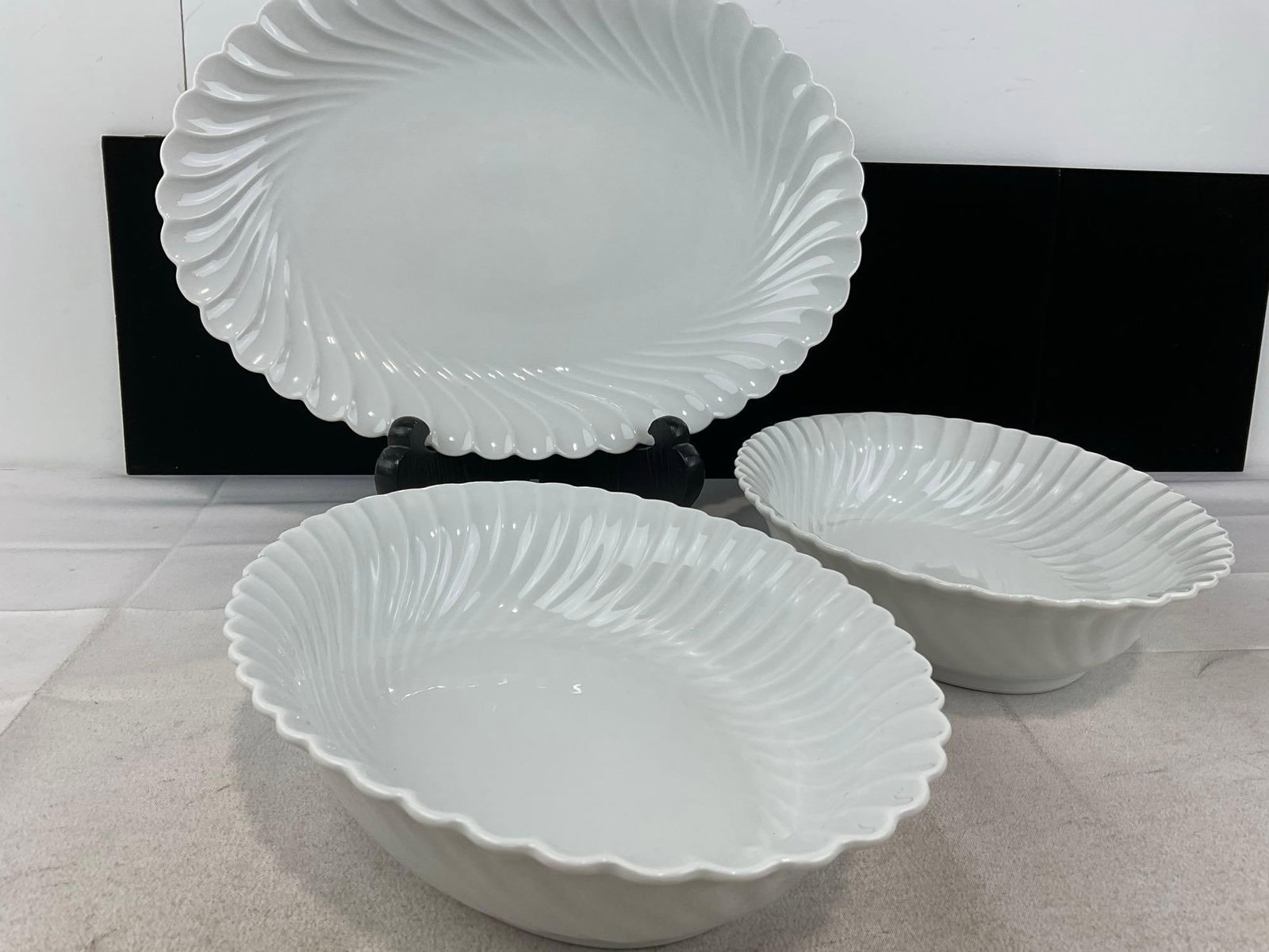 Haviland Limoges Torse Blanc pattern, Pair of Vegetable Bowls & Oval Platter, Spiral style - 2