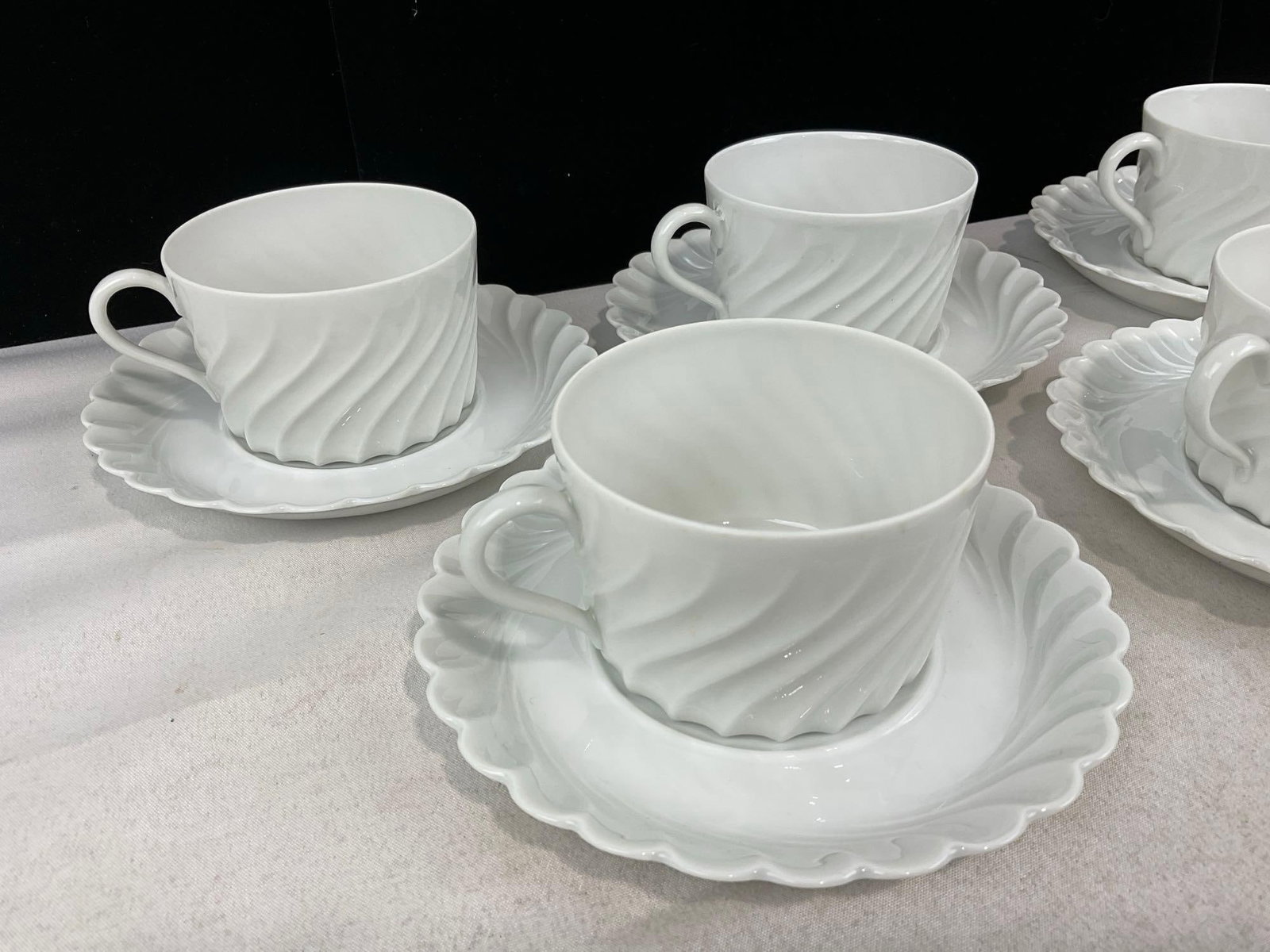 Haviland Limoges Porcelain China, Torse Blanc pattern, 6 cups & 6 saucers - 2