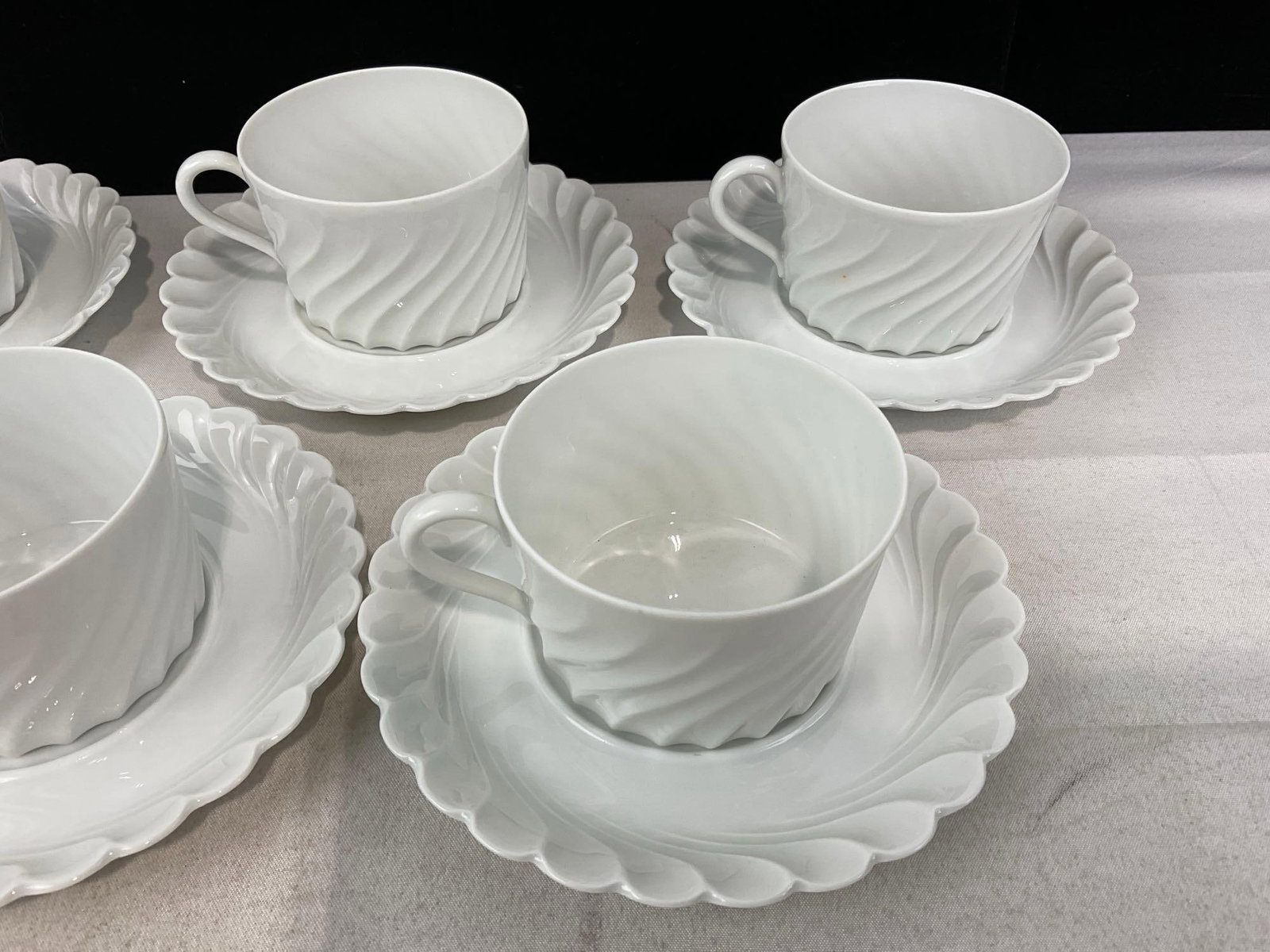 Haviland Limoges Porcelain China, Torse Blanc pattern, 6 cups & 6 saucers - 3