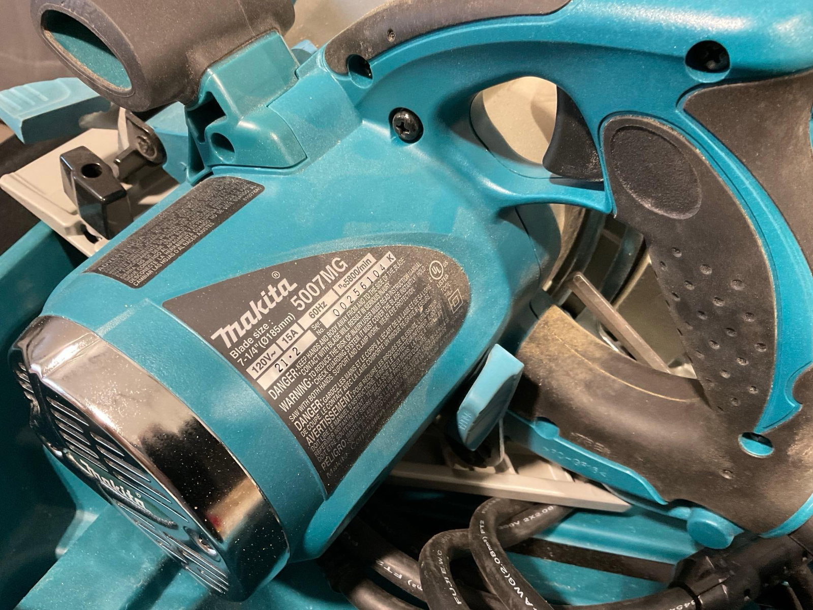 Makita 5007MG 7 1/4 inch corded circular saw, w/molded plastic case - 4