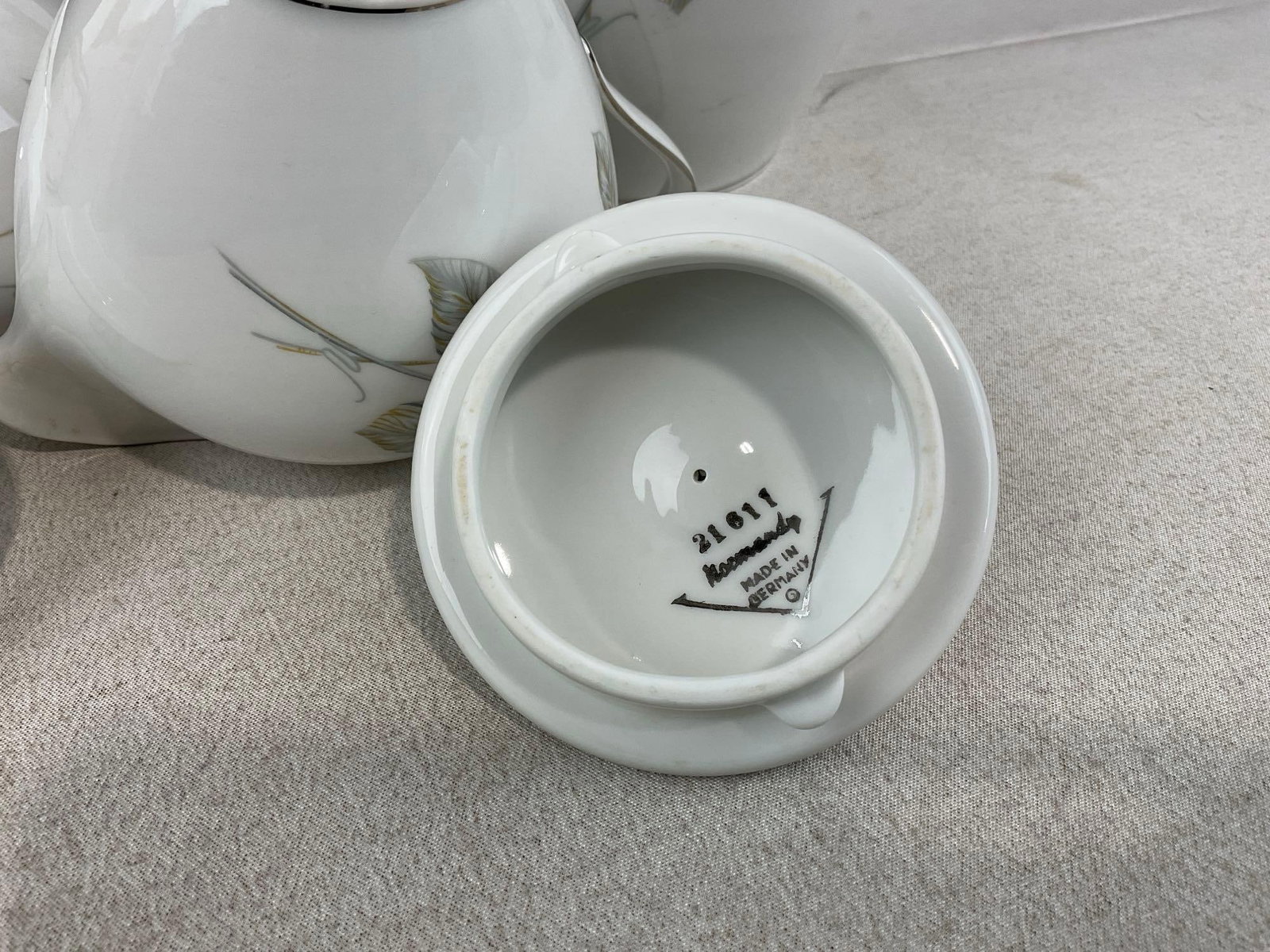 Edelstein Bavarian China, Normandy Pattern, Teapot, creamer & sugar bowl w/lid - 3