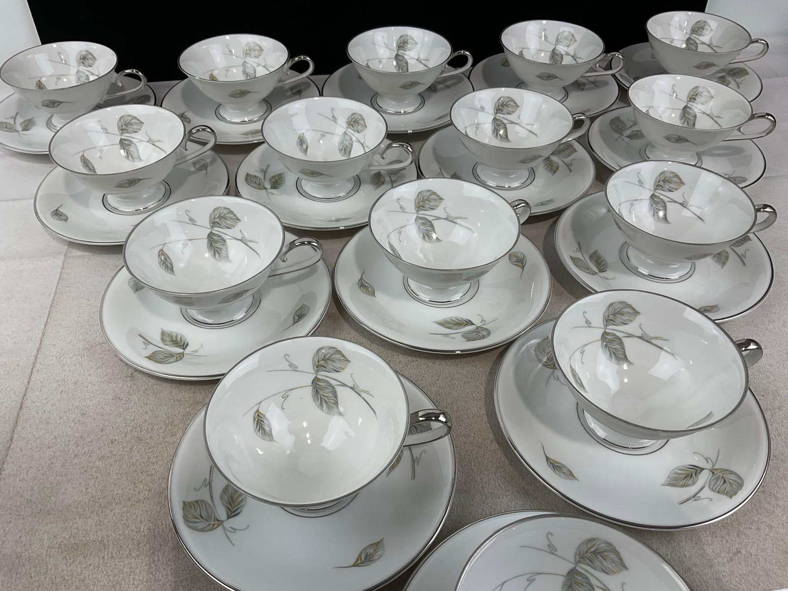 Edelstein Bavarian China, Normandy Pattern, 15 cups & 15 saucers, 30 pcs - 2