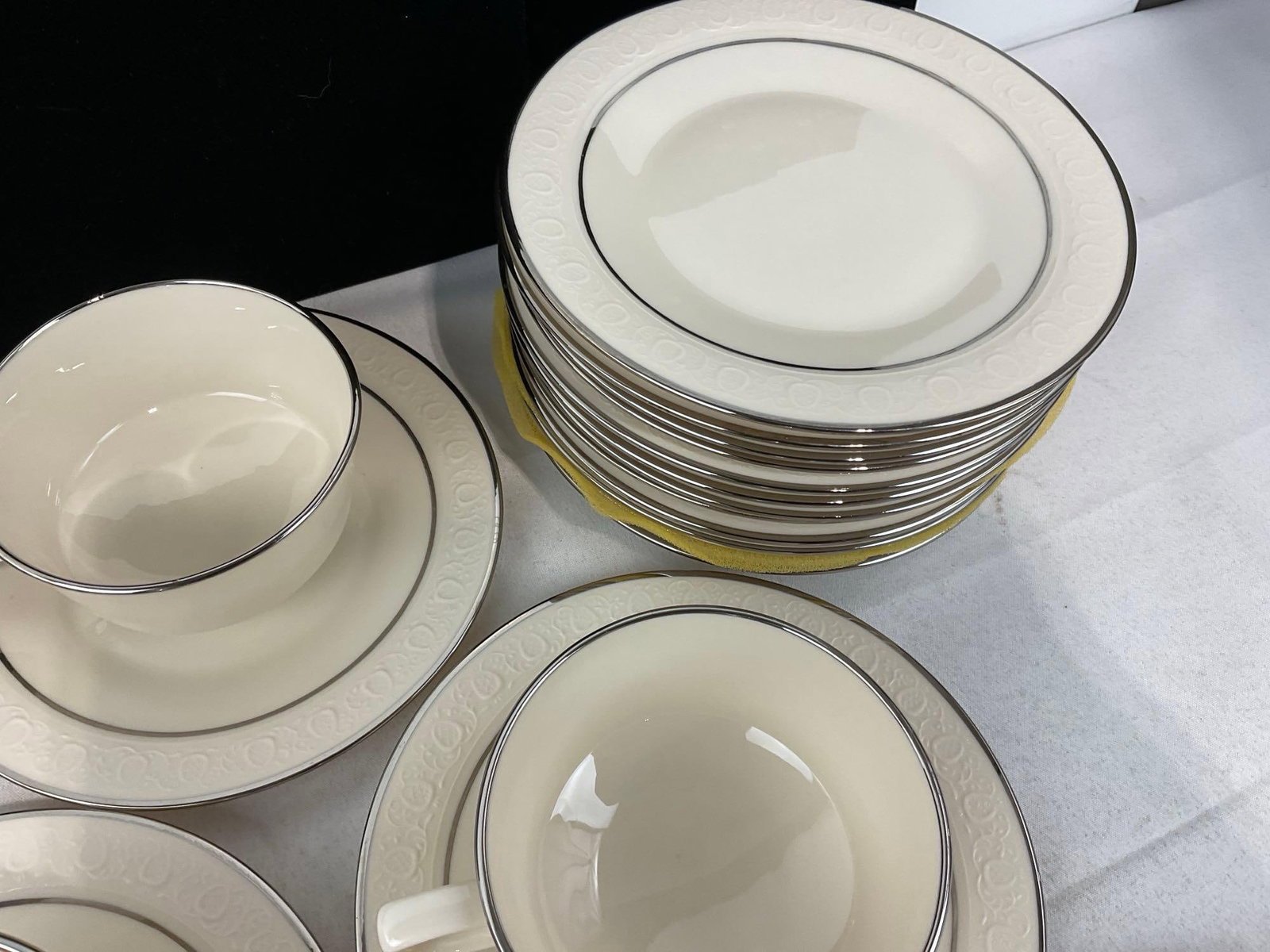 Franciscan Moon Glow Pattern, 12 cups, 12 saucers & 12 small plates - 4