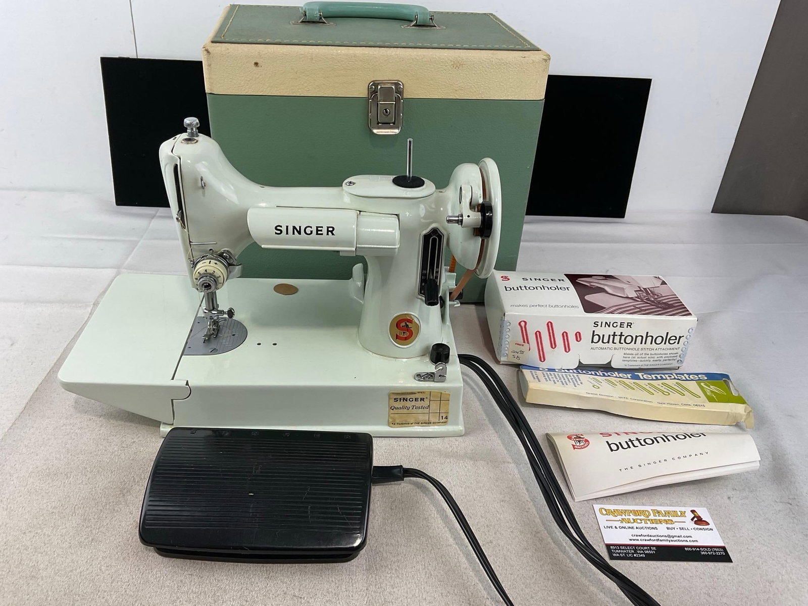 Vintage Mini Singer model 221K Sewing Machine, w/ Case, Painted Cast Iron (1 of 6)