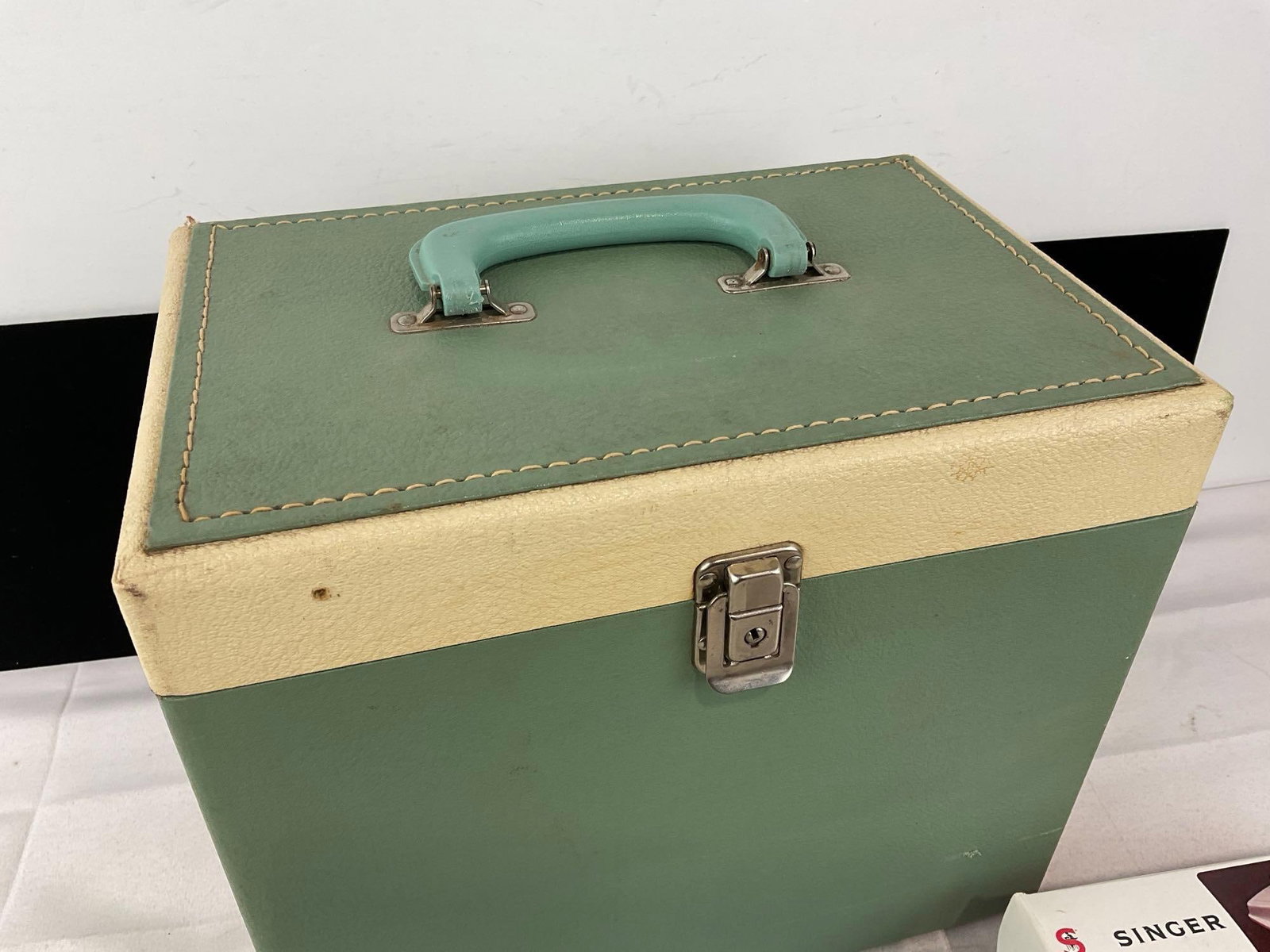 Vintage Mini Singer model 221K Sewing Machine, w/ Case, Painted Cast Iron - 6