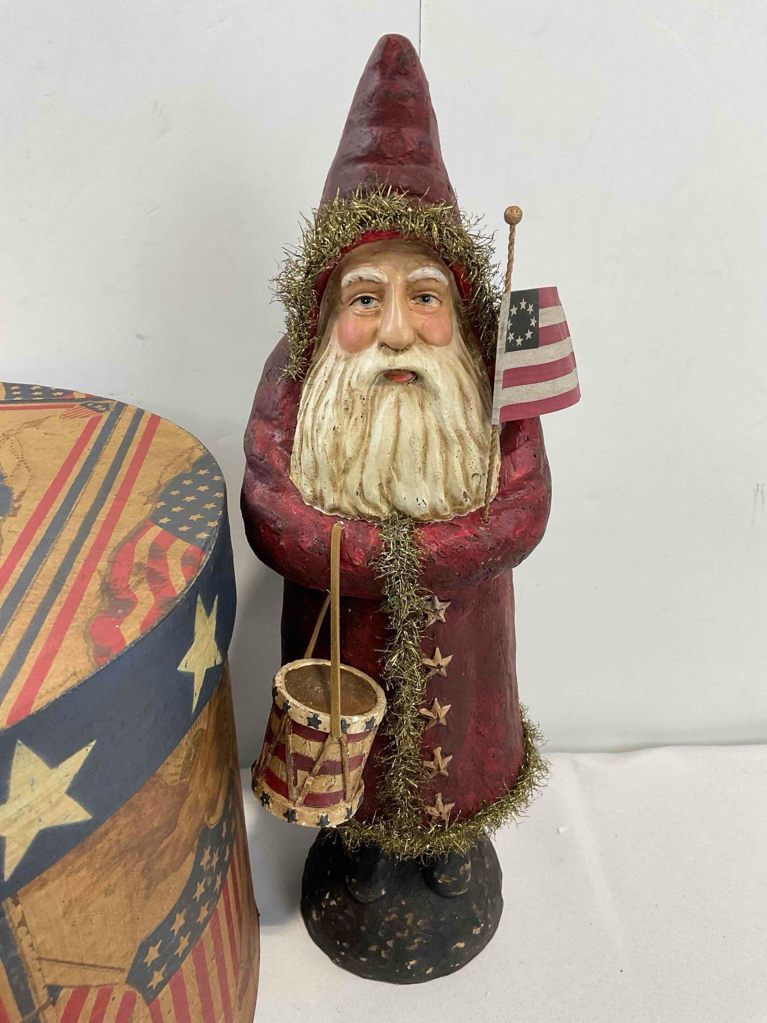 5 pcs Fun Americana Themed Decorations, incl. Painted Box, Glittery Trees, 2x Santas. See pics. - 6
