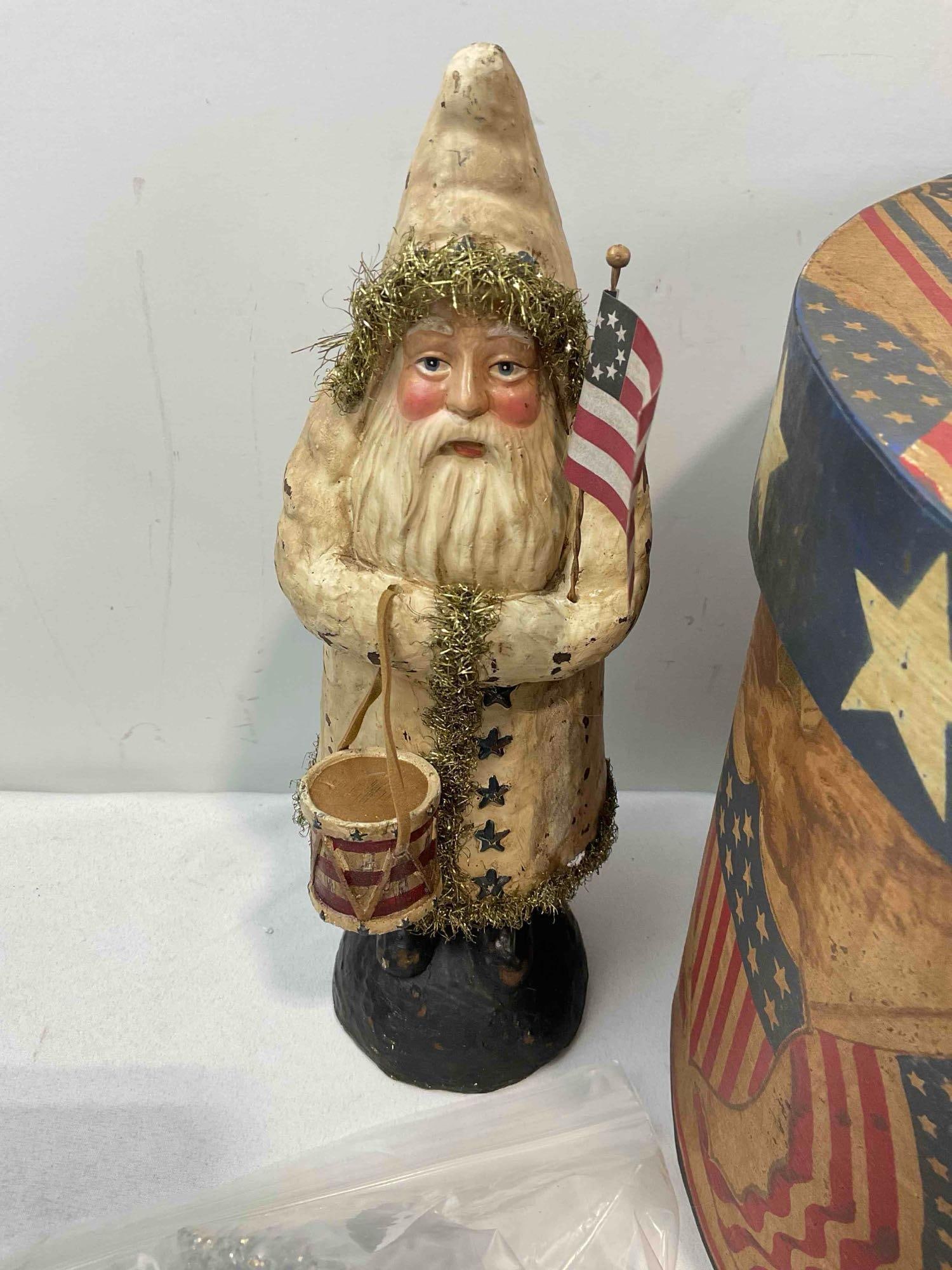 5 pcs Fun Americana Themed Decorations, incl. Painted Box, Glittery Trees, 2x Santas. See pics. - 7