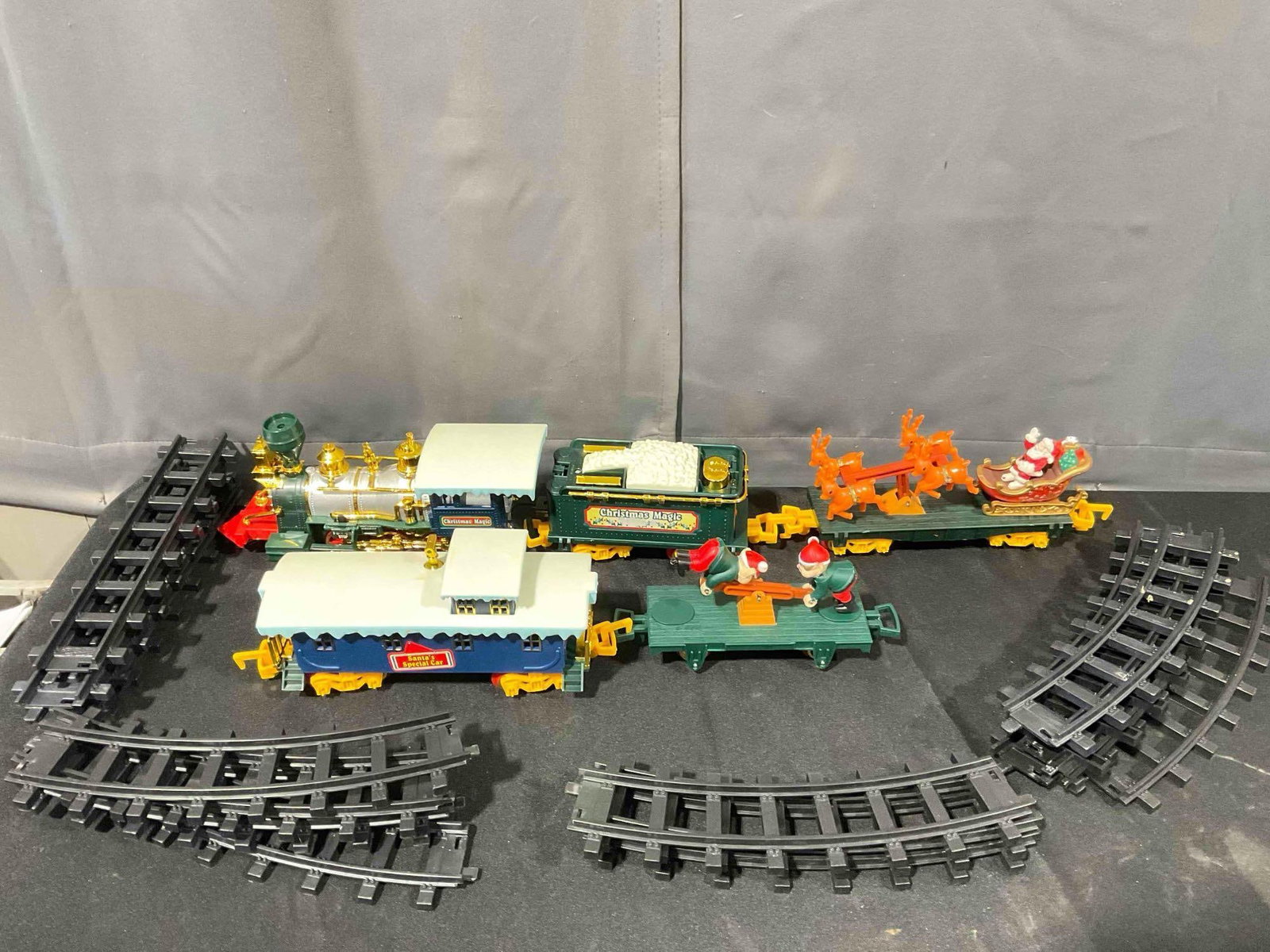 Vintage Animated Musical Christmas Train in Original Box. Not Working, Needs Batteries. See pics. (1 of 10)