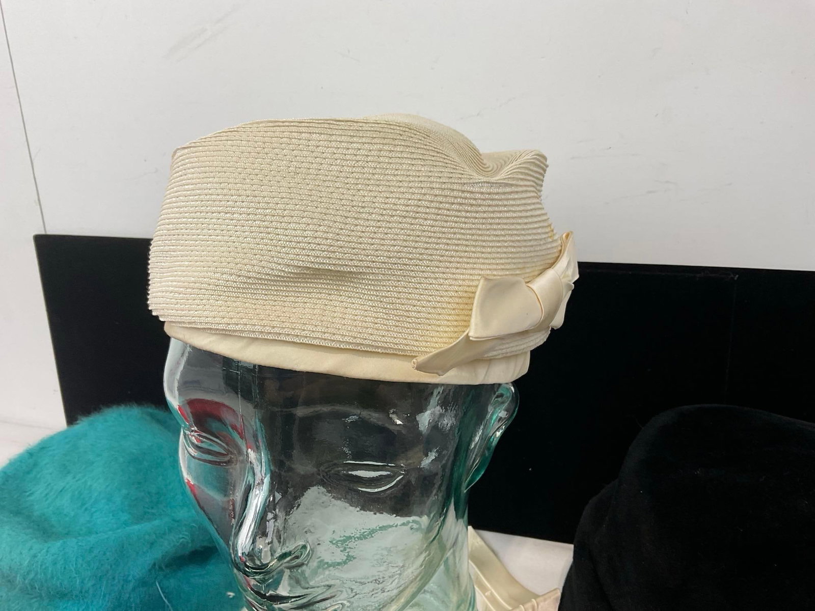 Collection of 8 40s-50s Hats, Pillbox, Wool Beret, Cloche style, Red Fedora & more - 4