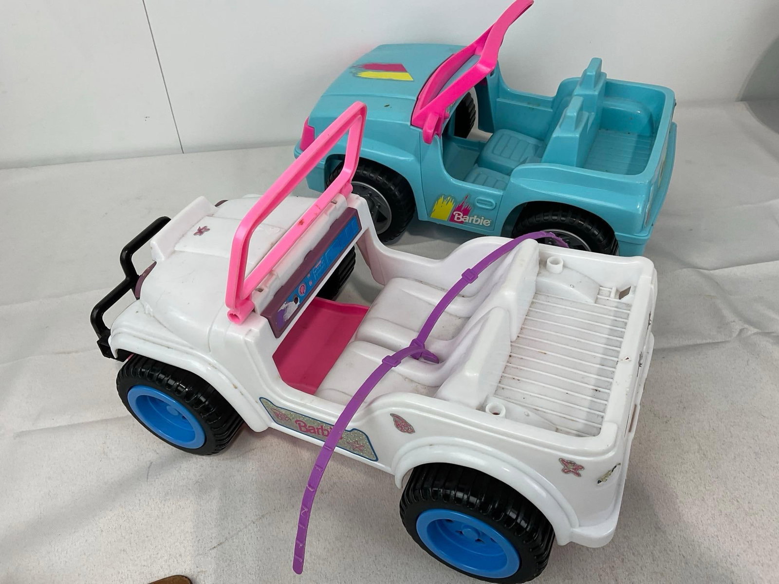 Pair of Barbie Jeeps, White 1987 Arco Mattel Beach Blast & Blue 1994 Mattel Barbie Beach Cruiser - 3