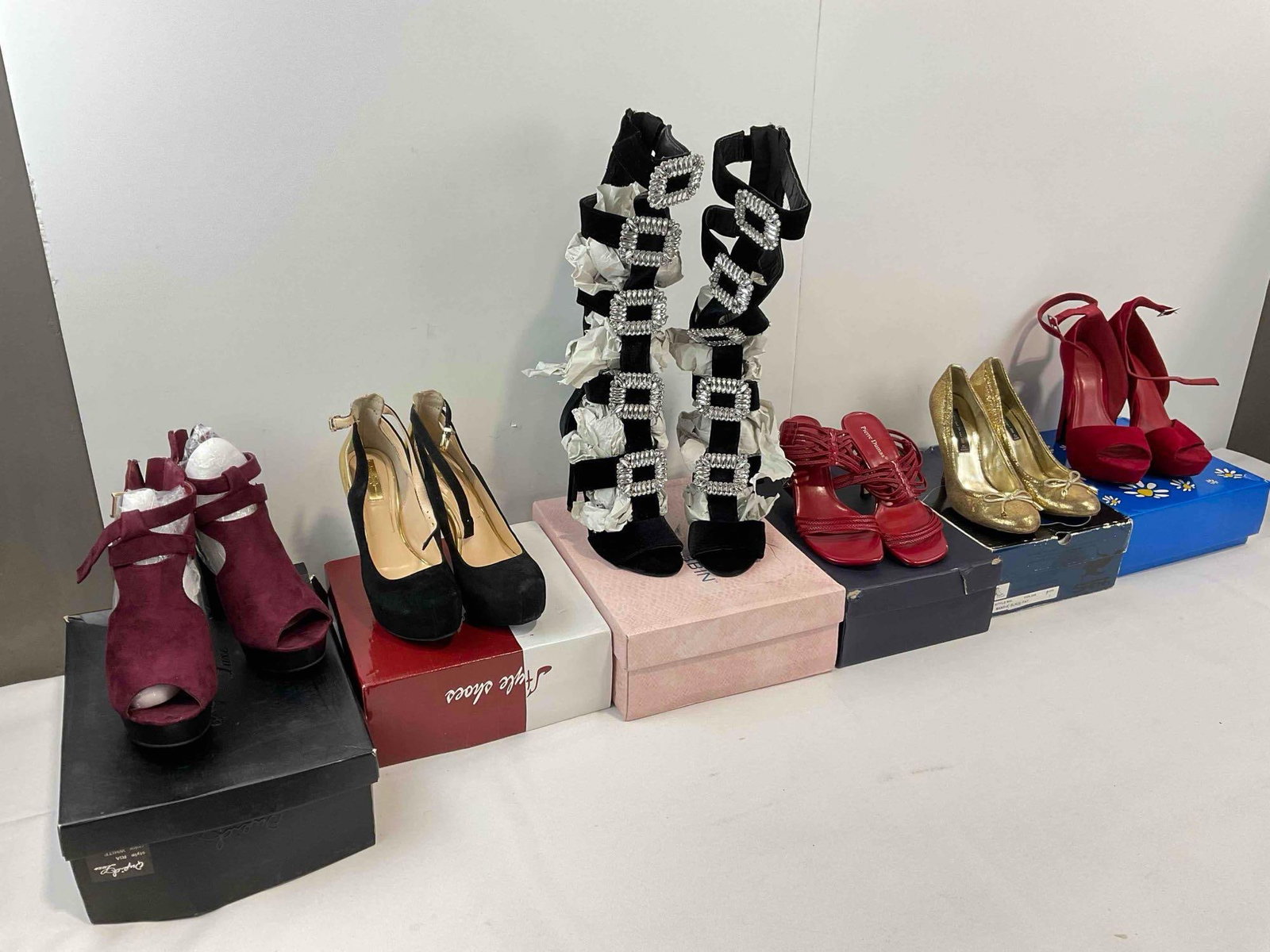 6 Pairs of Women's Shoes incl. Gold Glitter Steven by Steve Madden Pumps in Size 7.5 See pics. (1 of 16)