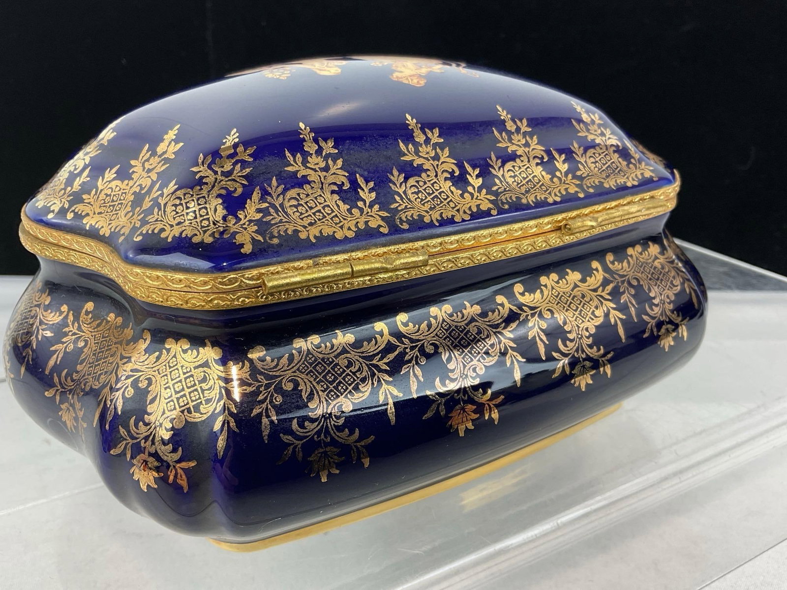 Imperia Limoges 22k Gilt & Cobalted Jewelry Box, Porcelain, made in France - 5