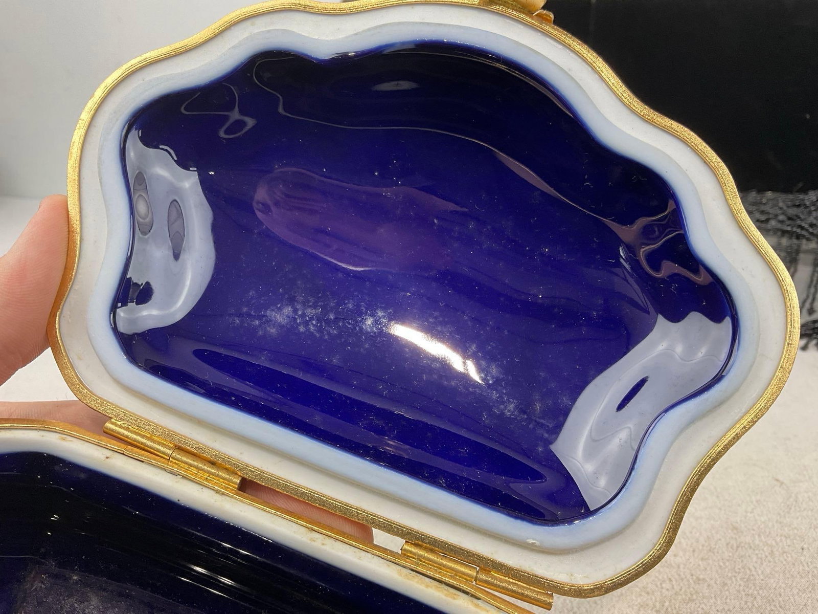 Imperia Limoges 22k Gilt & Cobalted Jewelry Box, Porcelain, made in France - 8