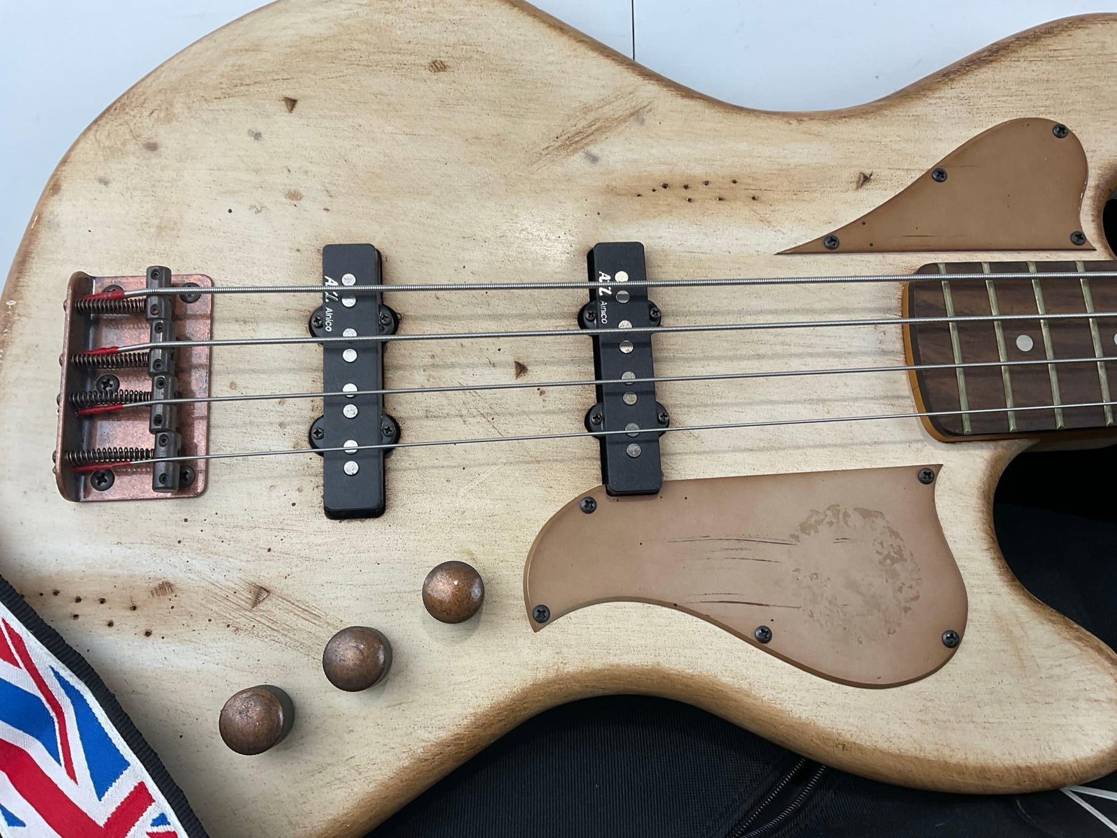 AXl Badwater Capricorn APJ-820 Electric Bass Guitar, Off-White Distressed finish, w/soft case - 2