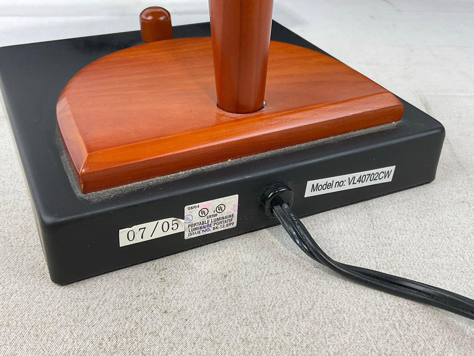 Desk Lamp w/Bendable Neck, Wood & Black Metal design, 13h x 11w x 7d inches, tested & working - 3