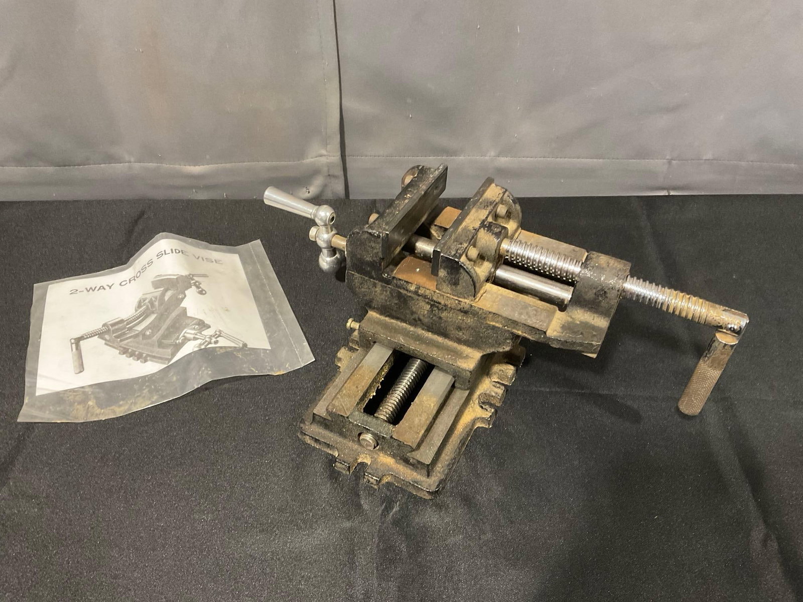 2-Way Cross Slide Vise, 8x14x16 inches, heavy duty cast metal (1 of 4)