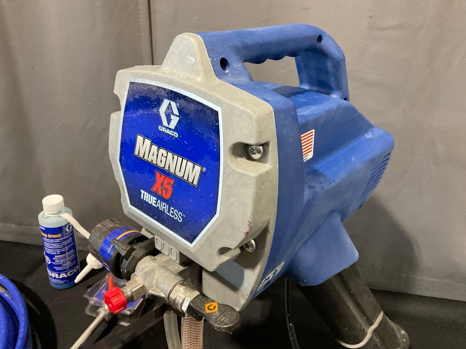 Graco Magnum X5 TrueAirless Paint Sprayer, w/Spray Head, Extender, Hose & more, w/box - 2