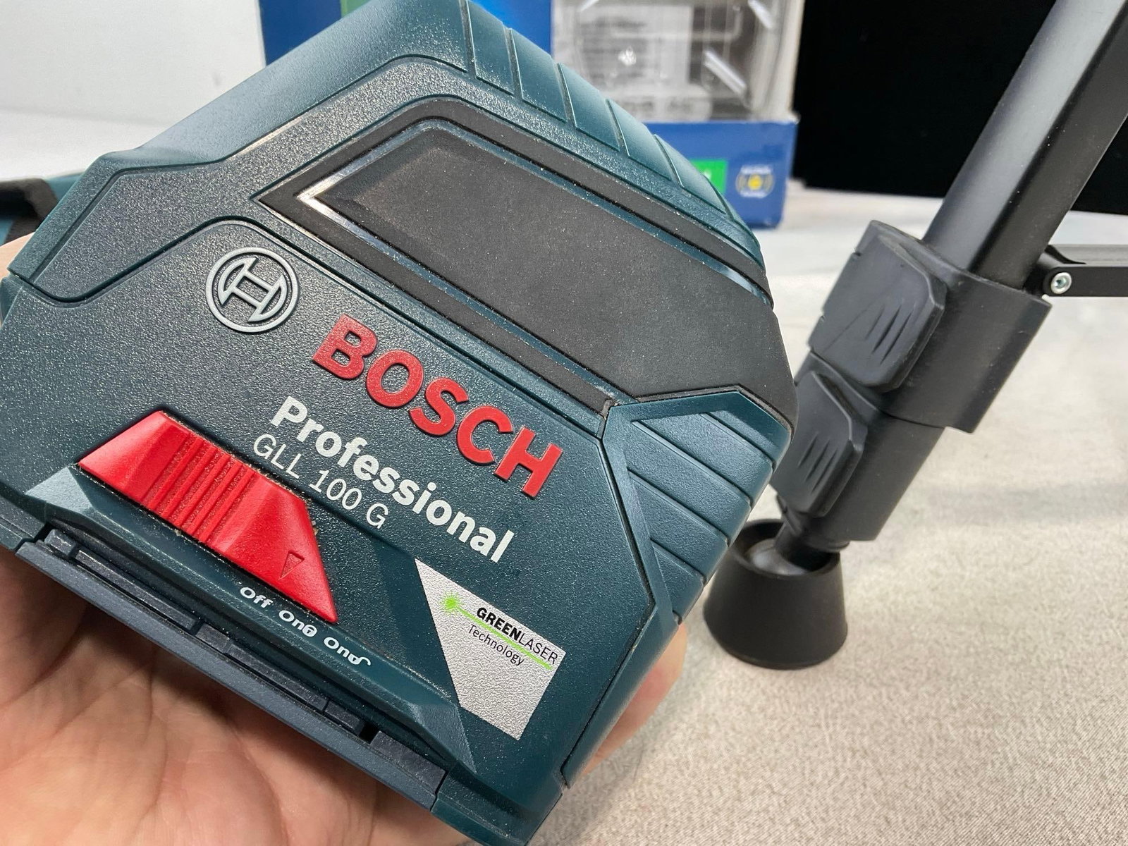 Bosch GLL100GX Green Beam Self-Leveling Cross-Line Laser, & matching Tripod - 8