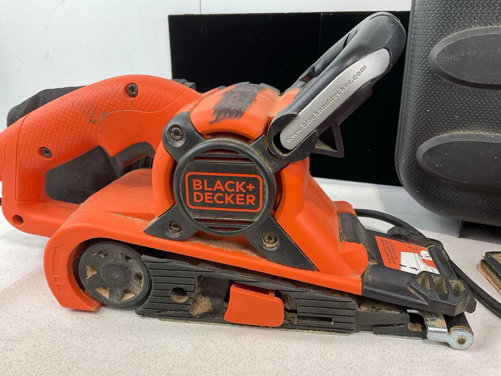 Pair of Black & Decker Sanders, Mega Mouse MS700 & 3 x 21 inch Dragster Belt Sander w/case - 2