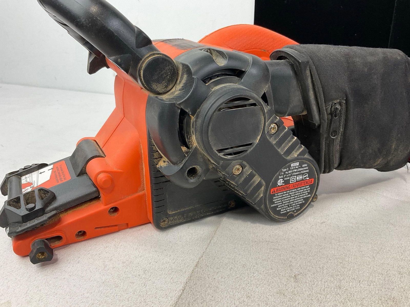 Pair of Black & Decker Sanders, Mega Mouse MS700 & 3 x 21 inch Dragster Belt Sander w/case - 4