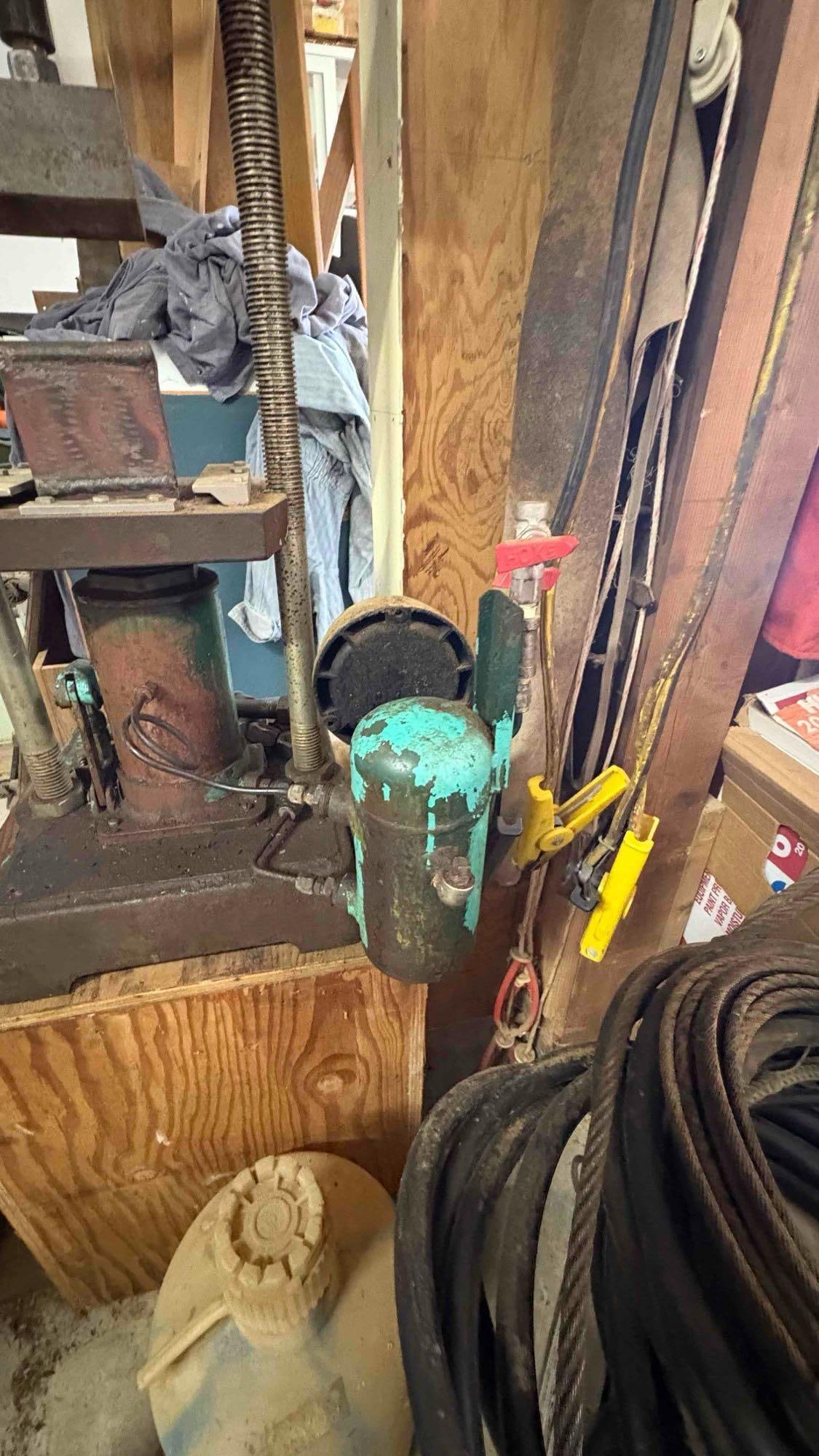 Caver laboratory Press Model M 25 ton Hydraulic press, Serial number 23505-178 - 7