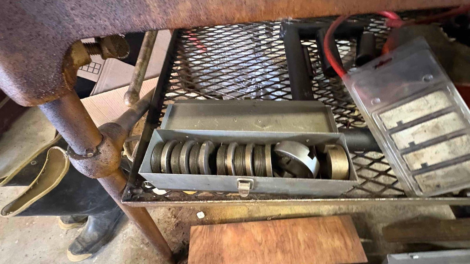Vintage RIDGID Model 535 Pipe Threading Machine with stand working condtion w/ Attachmments - 8