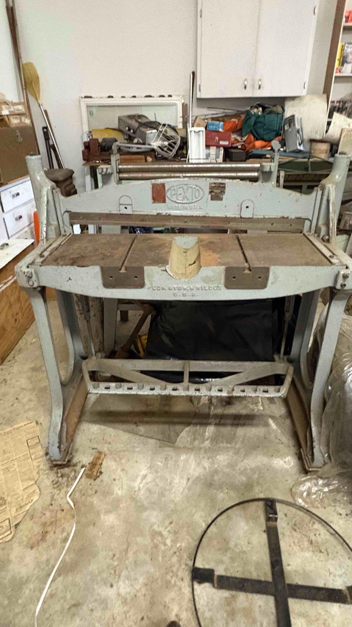 Vintage Pexto 137G industrial-grade manual foot-operated Metal squaring shear (Peck Stow & Wilcox)