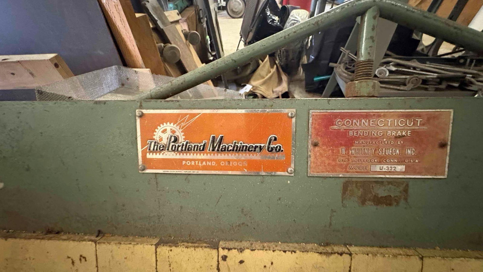 Vintage Connecticut Model U-322 manual, bench-top universal box & pan finger Metal bending brake - 2
