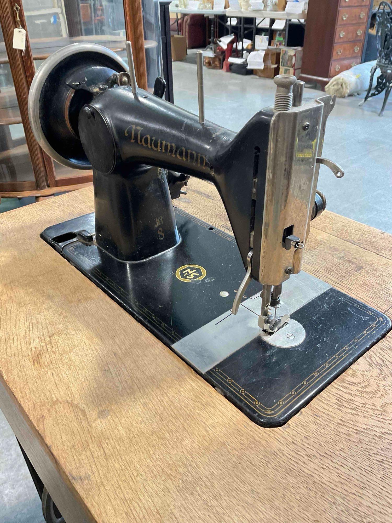Vintage Seidel & Naumann Treadle Sewing Machine Cabinet w/ Oak Wood Top. Good Condition. - 5
